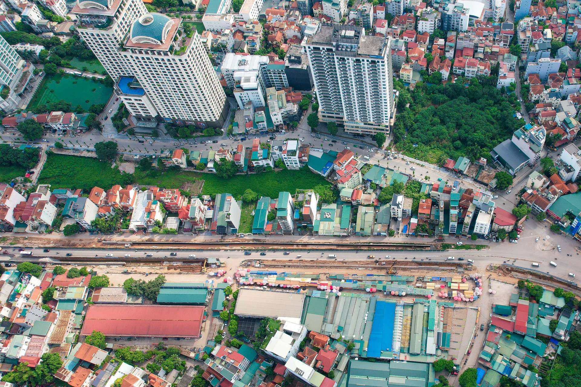 Mặt đường &Acirc;u Cơ nứt to&aacute;c khi thi c&ocirc;ng dự &aacute;n mở rộng đ&ecirc; - Ảnh 3.