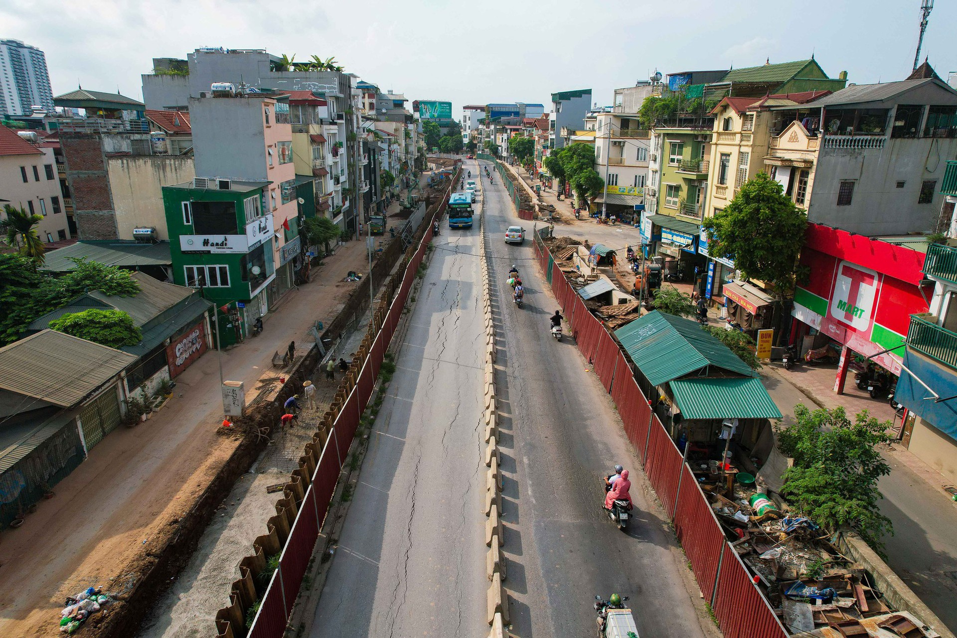 Mặt đường &Acirc;u Cơ nứt to&aacute;c khi thi c&ocirc;ng dự &aacute;n mở rộng đ&ecirc; - Ảnh 8.