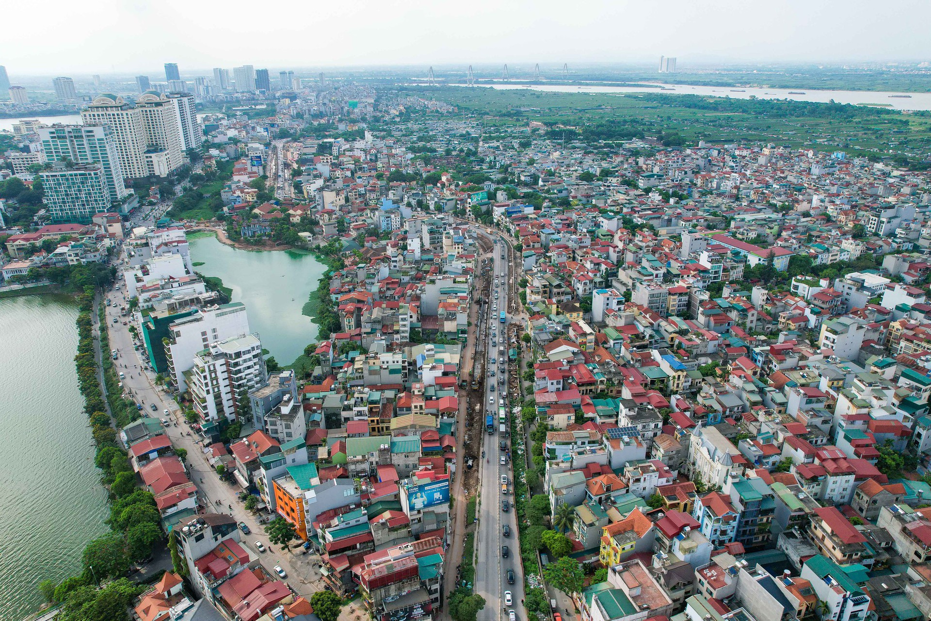 Mặt đường &Acirc;u Cơ nứt to&aacute;c khi thi c&ocirc;ng dự &aacute;n mở rộng đ&ecirc; - Ảnh 1.