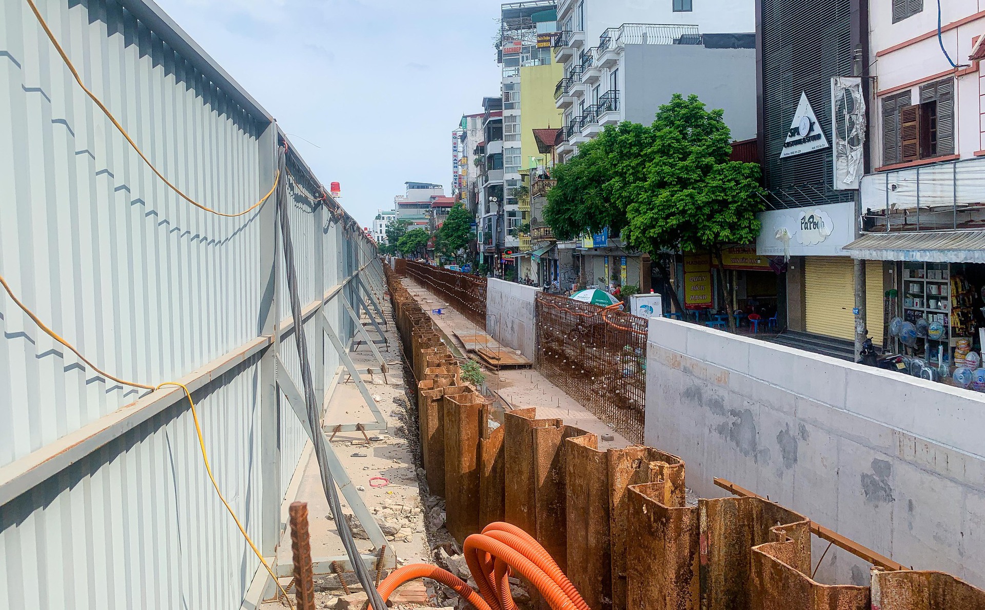 Mặt đường &Acirc;u Cơ nứt to&aacute;c khi thi c&ocirc;ng dự &aacute;n mở rộng đ&ecirc; - Ảnh 7.