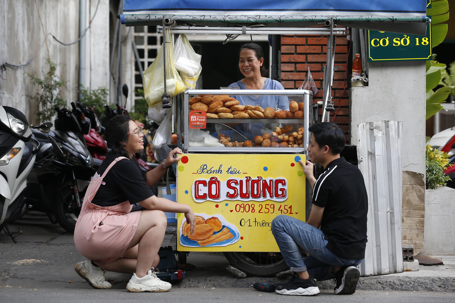 H&agrave;nh tr&igrave;nh vẽ hạnh ph&uacute;c cho những g&aacute;nh h&agrave;ng rong - Ảnh 7.