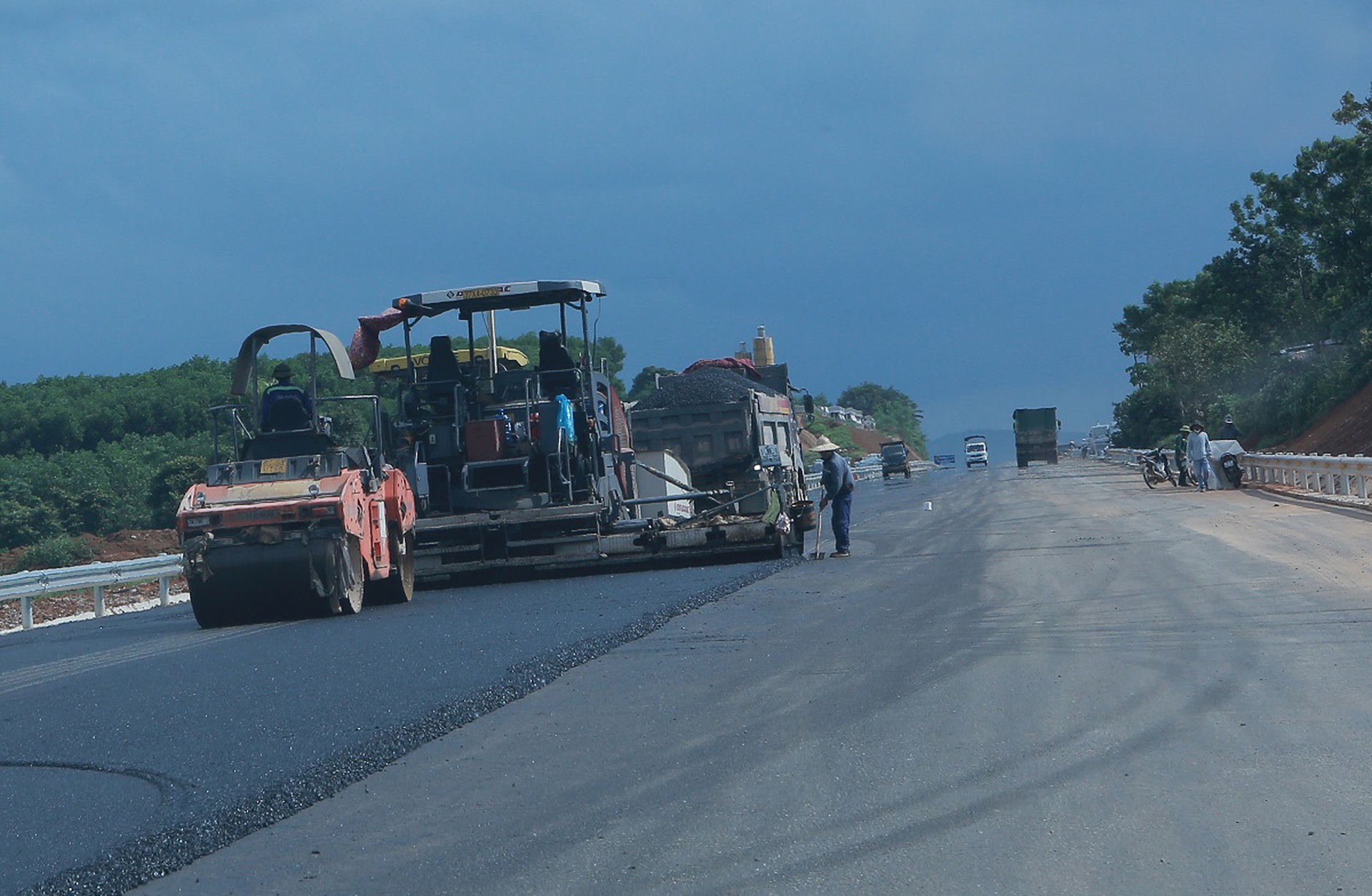 Ngổn ngang cao tốc Quốc lộ 45 - Nghi Sơn trước ng&agrave;y th&ocirc;ng xe - Ảnh 8.