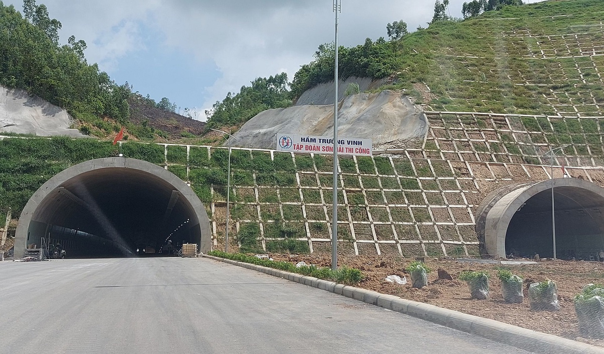 Ngổn ngang cao tốc Quốc lộ 45 - Nghi Sơn trước ng&agrave;y th&ocirc;ng xe - Ảnh 15.