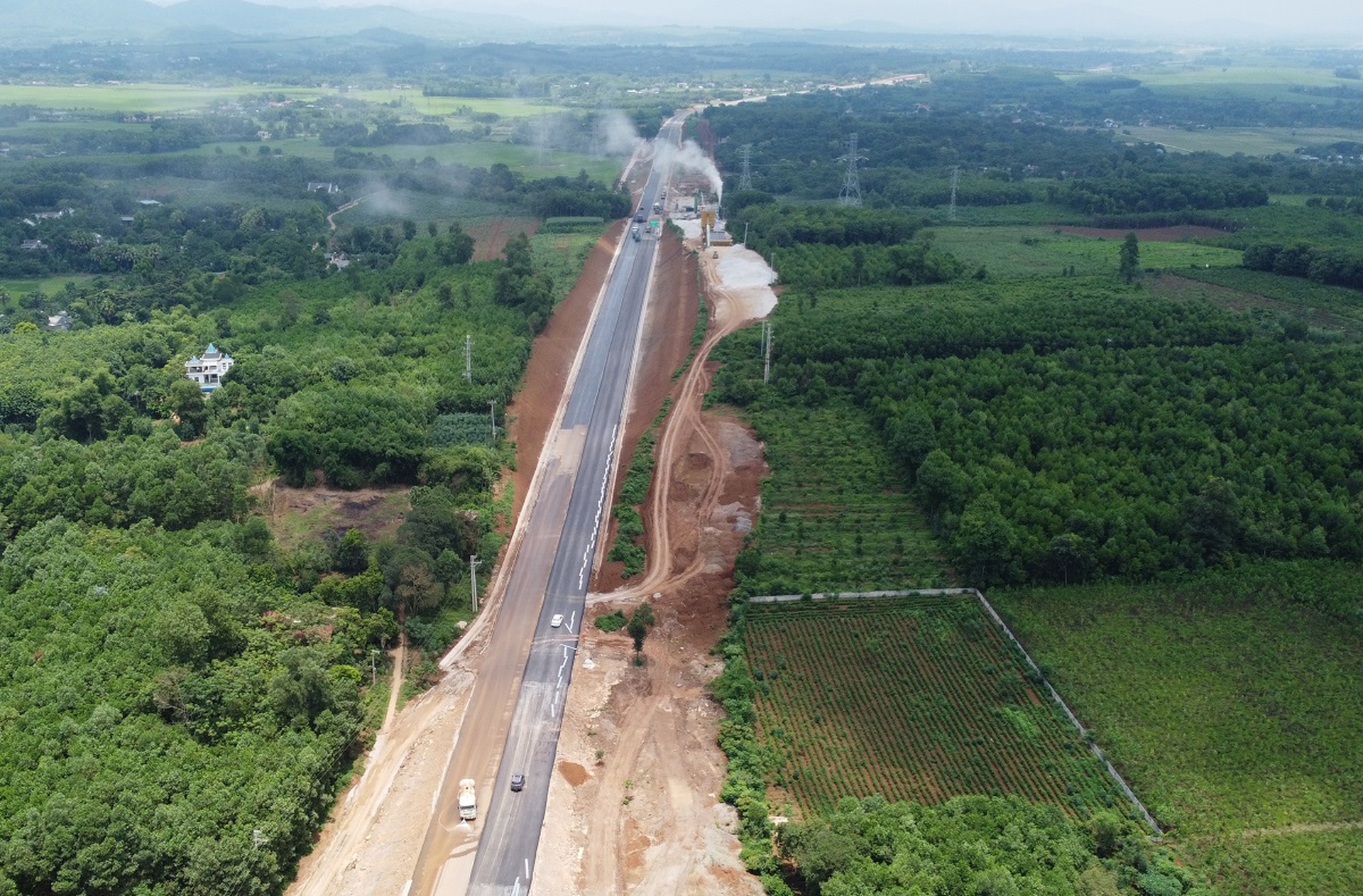 Ngổn ngang cao tốc Quốc lộ 45 - Nghi Sơn trước ng&agrave;y th&ocirc;ng xe - Ảnh 3.