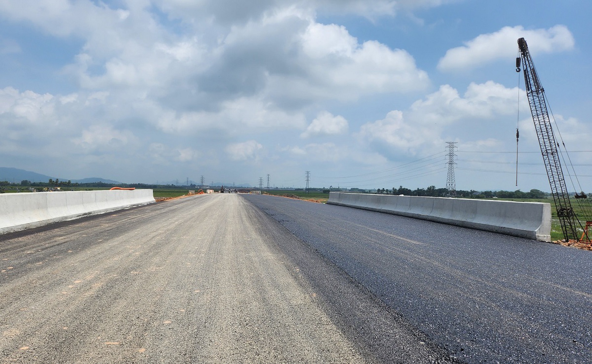 Ngổn ngang cao tốc Quốc lộ 45 - Nghi Sơn trước ng&agrave;y th&ocirc;ng xe - Ảnh 7.