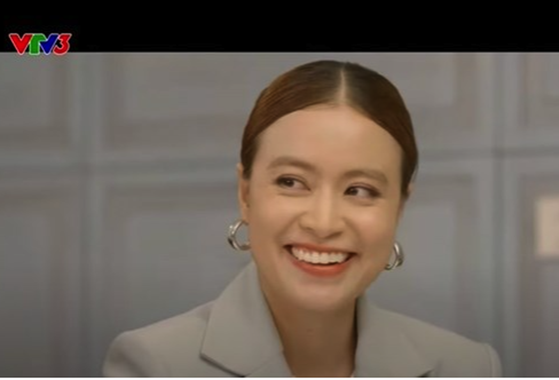 Giữa ồn &agrave;o trịnh thượng, phim của Ho&agrave;ng Th&ugrave;y Linh l&ecirc;n s&oacute;ng VTV3 - Ảnh 3.