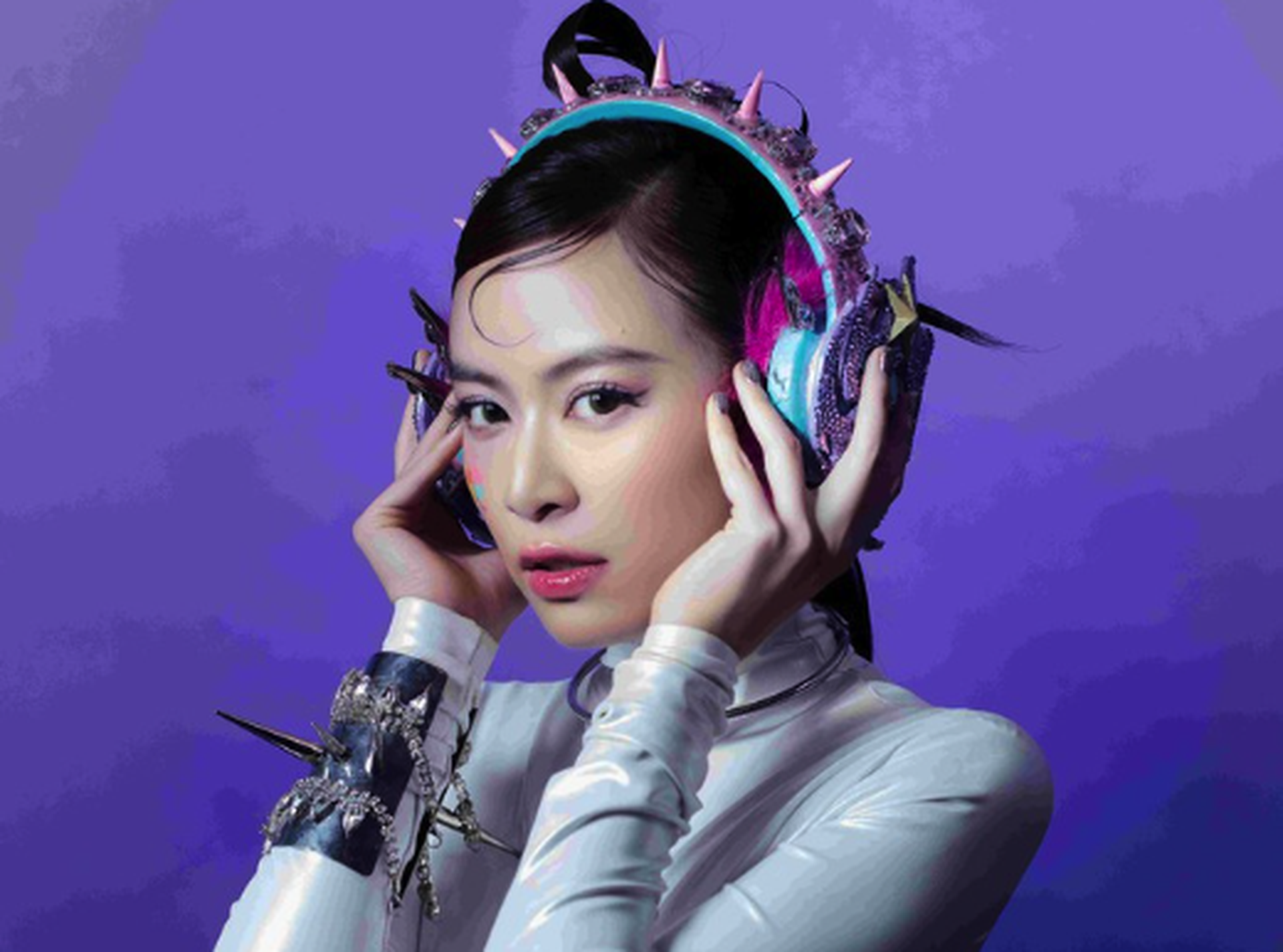 Giữa ồn &agrave;o trịnh thượng, phim của Ho&agrave;ng Th&ugrave;y Linh l&ecirc;n s&oacute;ng VTV3 - Ảnh 1.