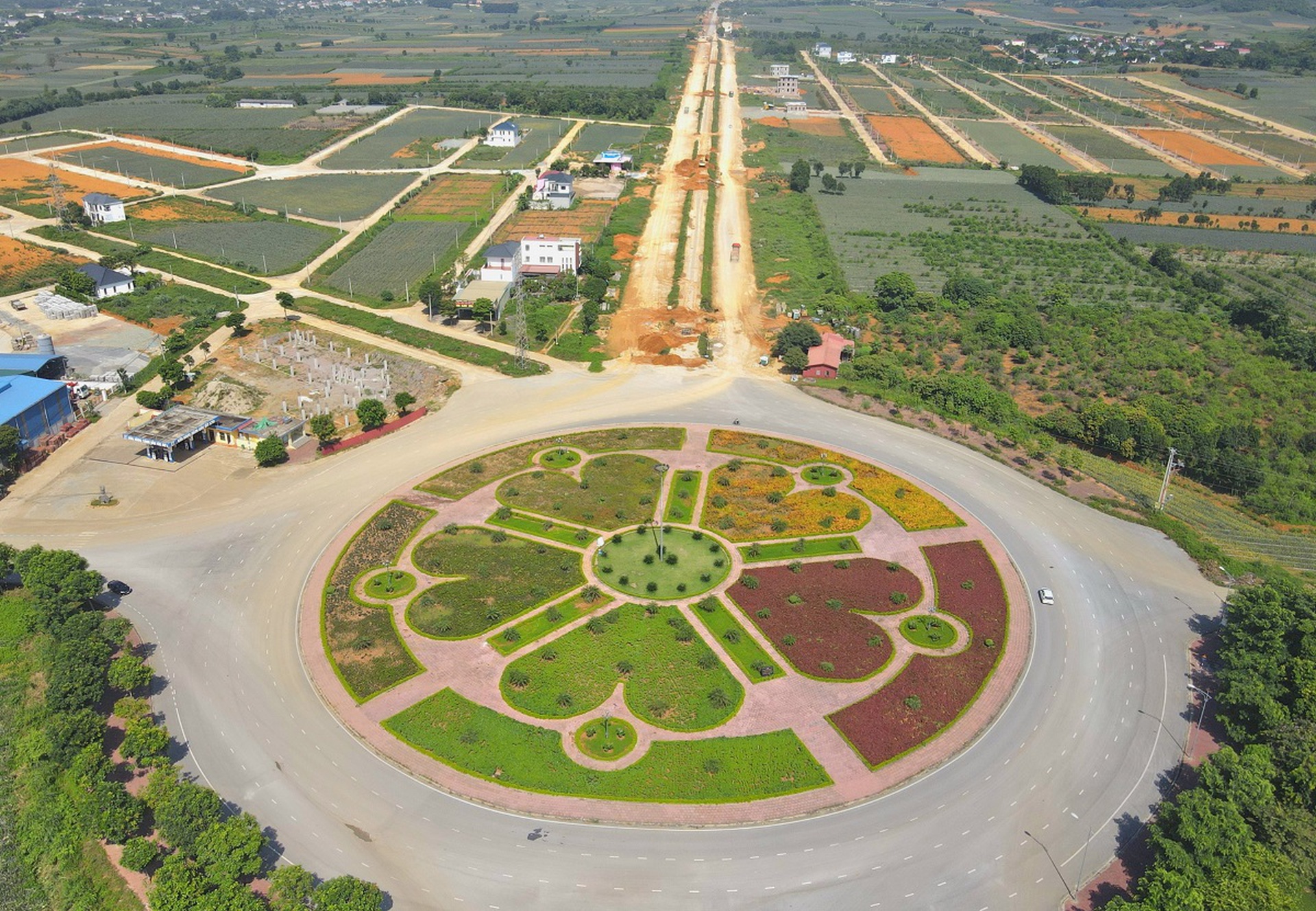 Cho&aacute;ng ngợp tuyến đường Đ&ocirc;ng - T&acirc;y 23 km ti&ecirc;u tốn gần 2.000 tỉ đồng ở Ninh B&igrave;nh - Ảnh 8.