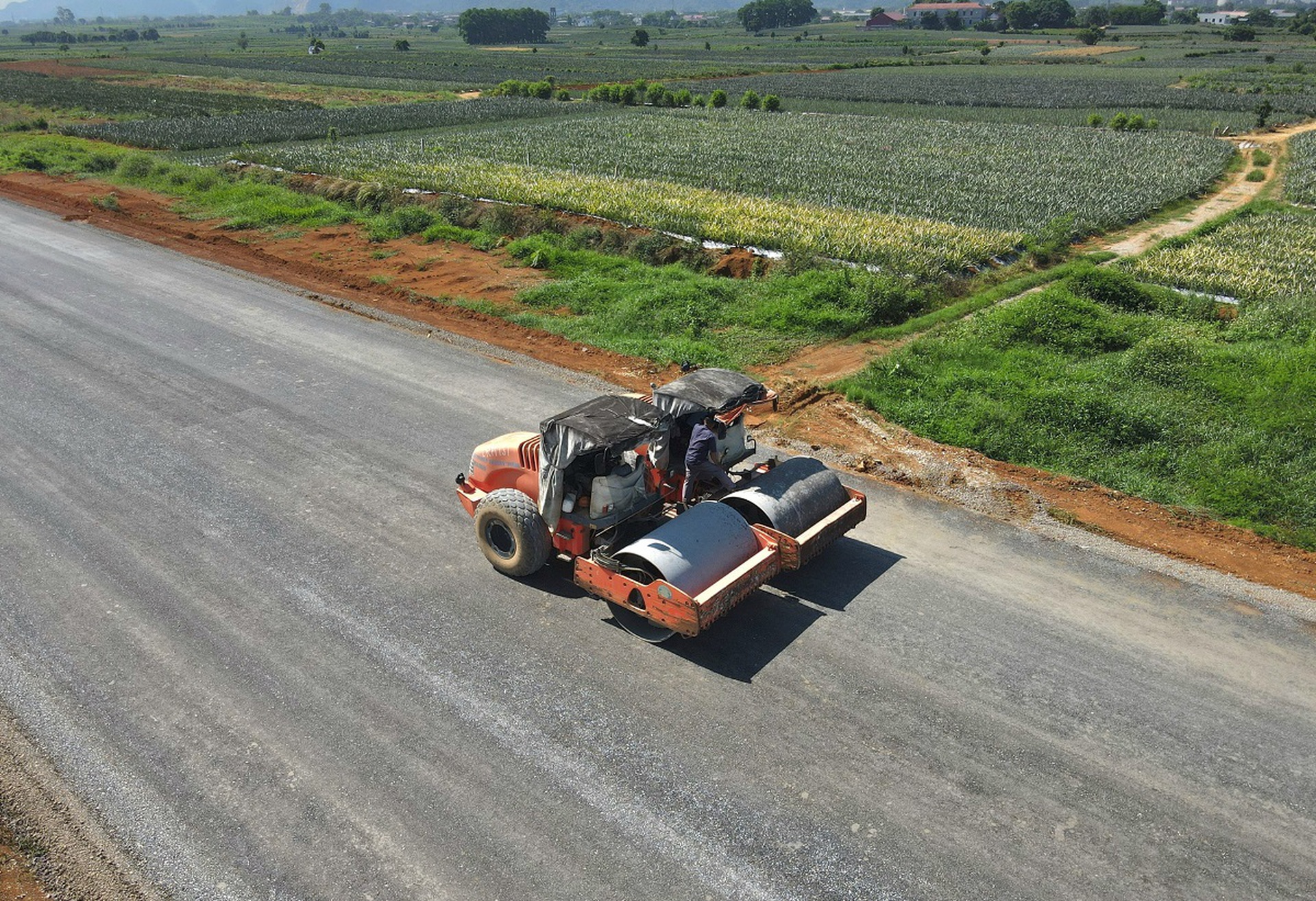 Cho&aacute;ng ngợp tuyến đường Đ&ocirc;ng - T&acirc;y 23 km ti&ecirc;u tốn gần 2.000 tỉ đồng ở Ninh B&igrave;nh - Ảnh 10.