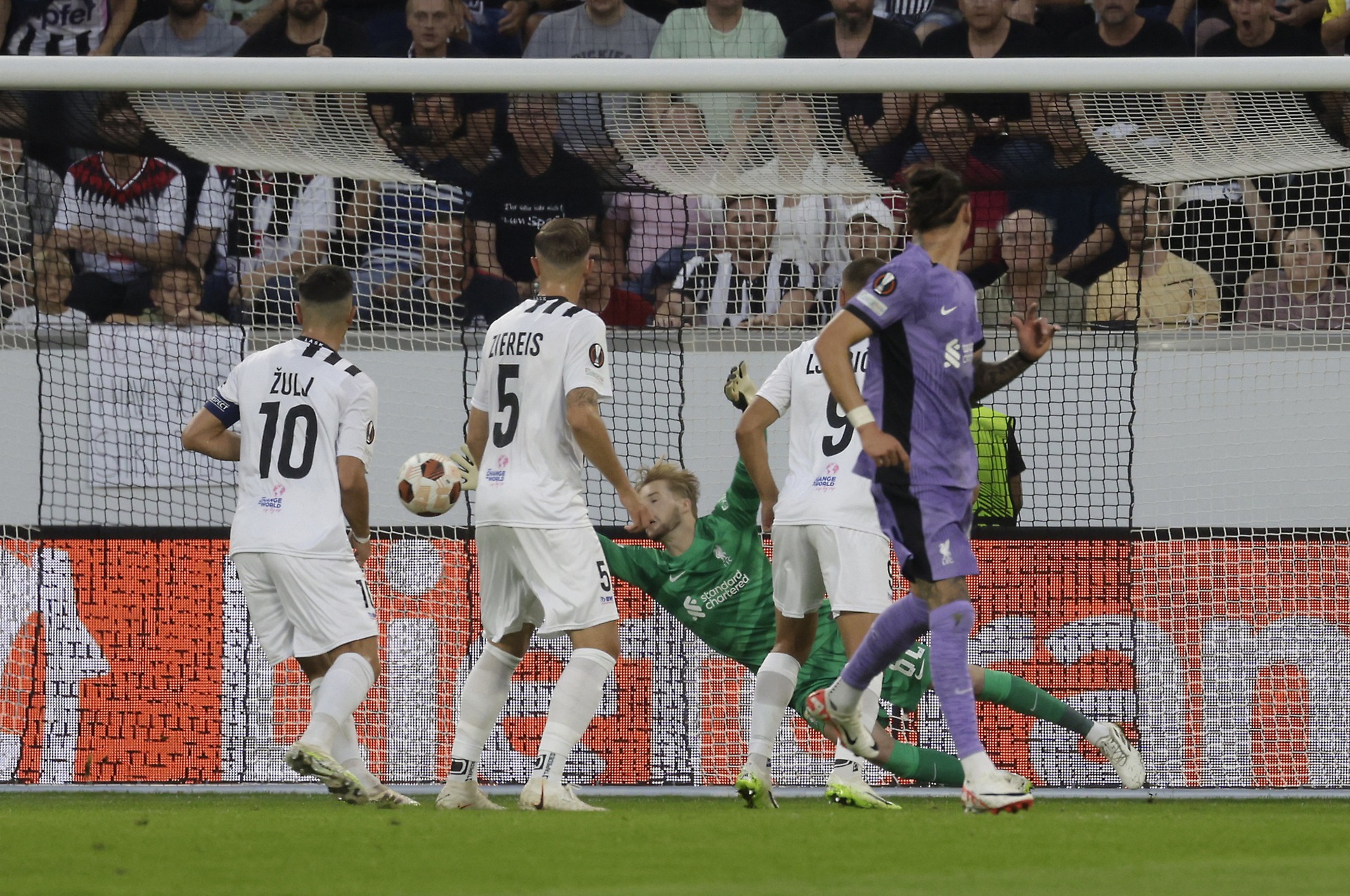 Liverpool ngược d&ograve;ng đất &Aacute;o, thắng tưng bừng chủ nh&agrave; LASK Linz - Ảnh 3.