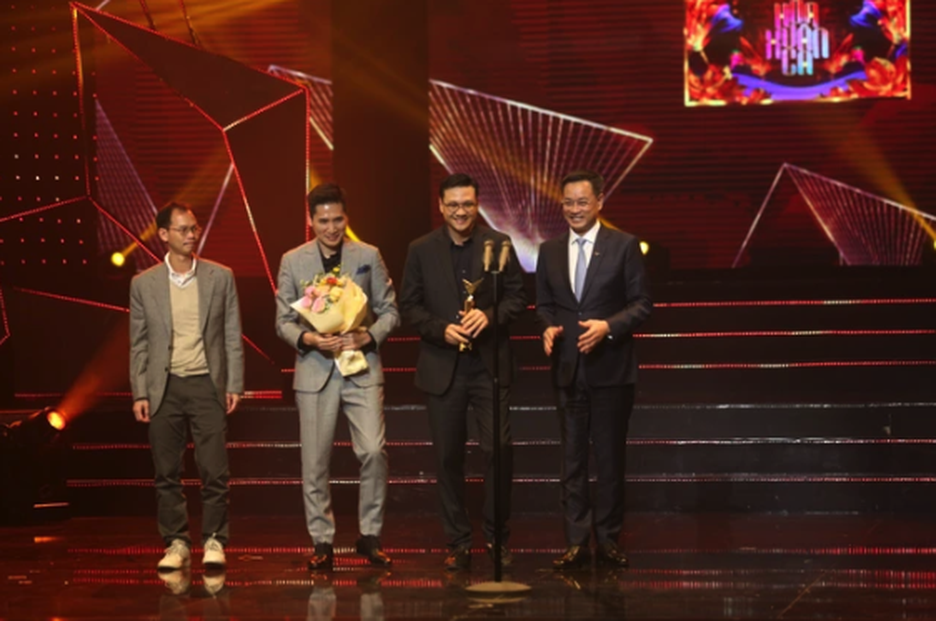 "Chị đẹp đạp gi&oacute; rẽ s&oacute;ng" thắng giải tại VTV Awards 2023- Ảnh 3.