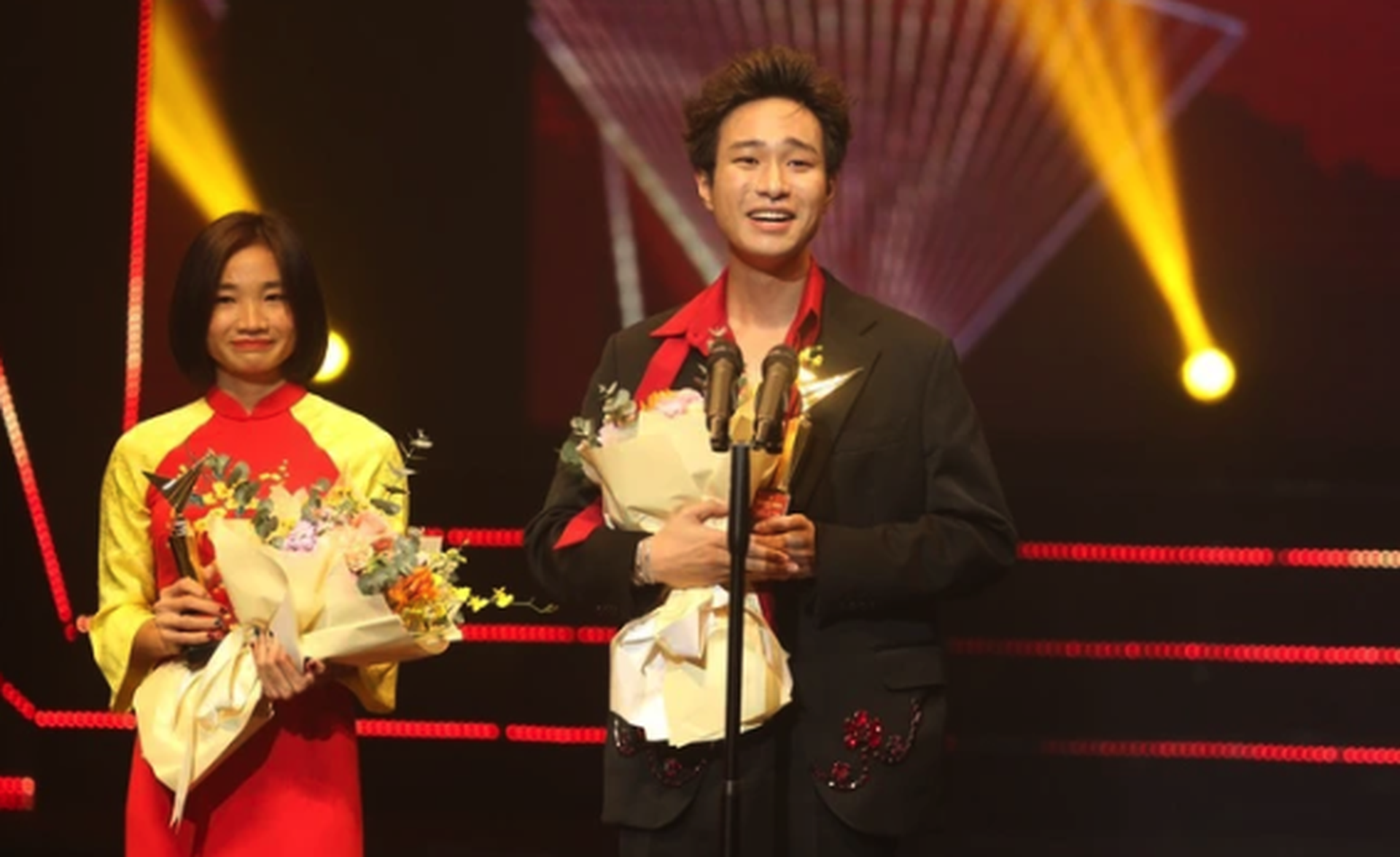 "Chị đẹp đạp gi&oacute; rẽ s&oacute;ng" thắng giải tại VTV Awards 2023- Ảnh 4.