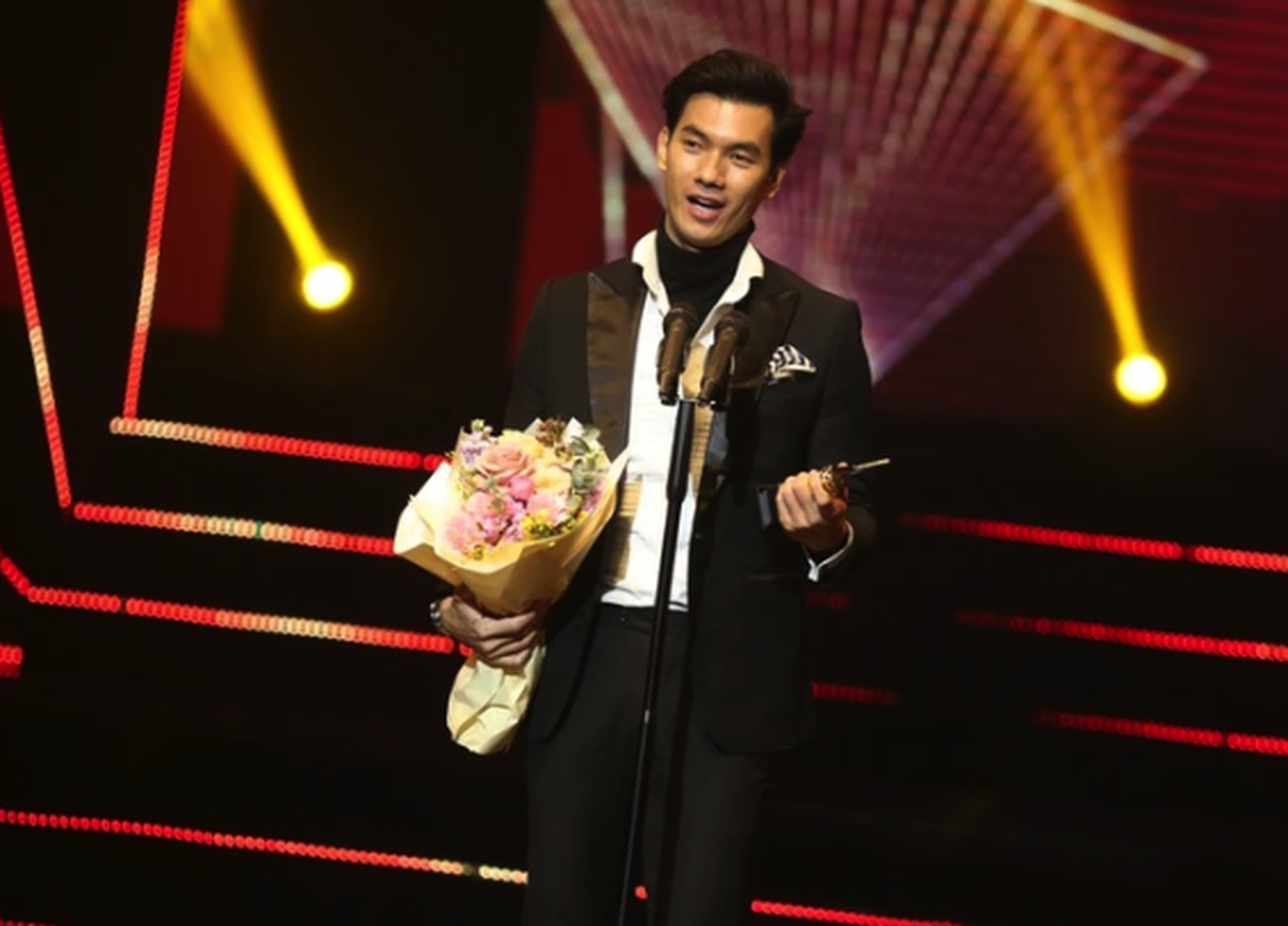 "Chị đẹp đạp gi&oacute; rẽ s&oacute;ng" thắng giải tại VTV Awards 2023- Ảnh 6.