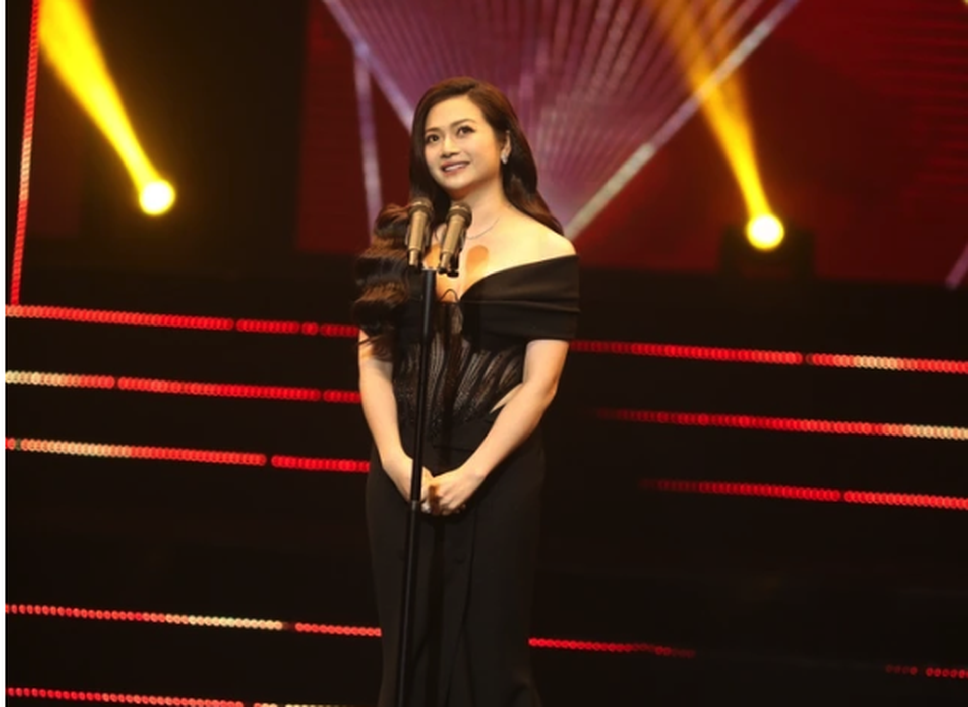 "Chị đẹp đạp gi&oacute; rẽ s&oacute;ng" thắng giải tại VTV Awards 2023- Ảnh 7.