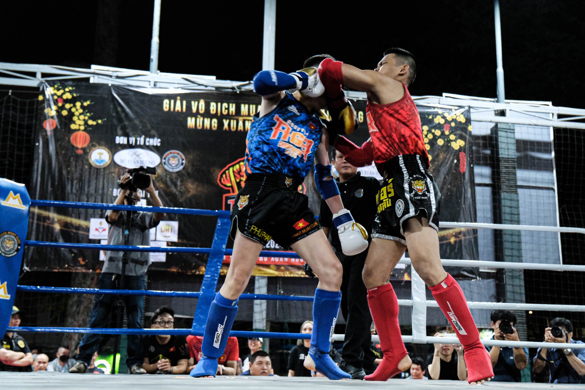 "Nảy lửa" c&aacute;c trận đấu tại Giải Muay Th&aacute;i quận 3 mở rộng- Ảnh 11.