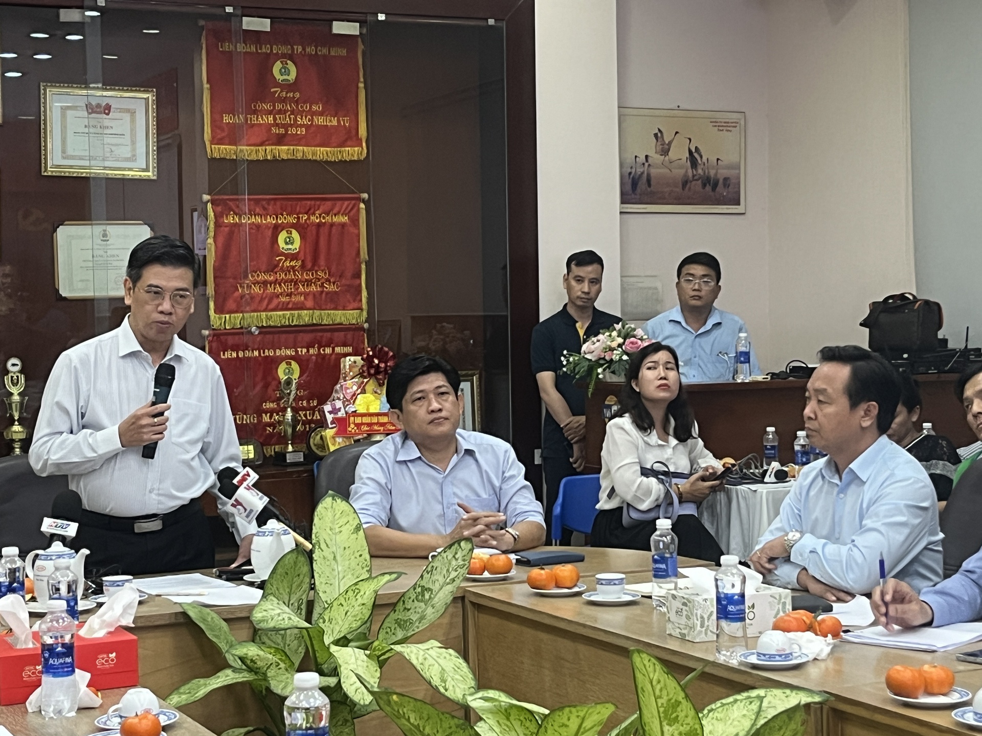L&atilde;nh đạo TP HCM khảo s&aacute;t đ&ecirc;m ở chợ đầu mối B&igrave;nh Điền - Ảnh 7.