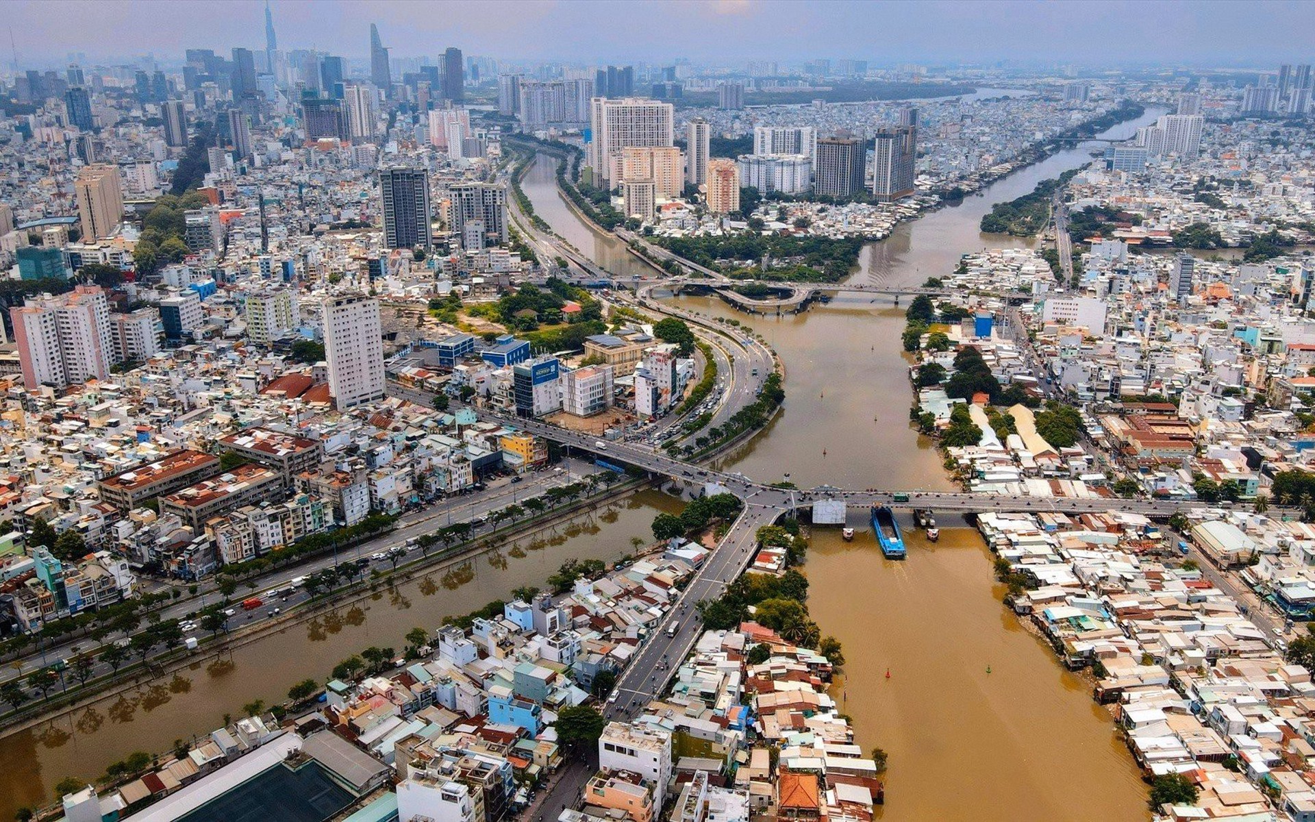 Dốc sức cho c&aacute;c dự &aacute;n lớn