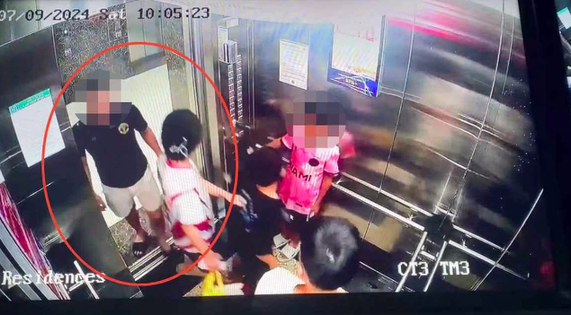 Vụ c&ocirc; g&aacute;i 18 tuổi "tố" bị vỗ m&ocirc;ng trong thang m&aacute;y chung cư: Người đ&agrave;n &ocirc;ng n&oacute;i g&igrave;?- Ảnh 2.