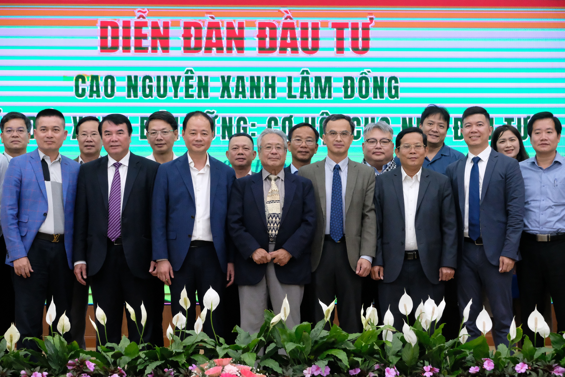 L&acirc;m Đồng: Ph&aacute;t triển xanh bền vững l&agrave; y&ecirc;u cầu tất yếu- Ảnh 6.