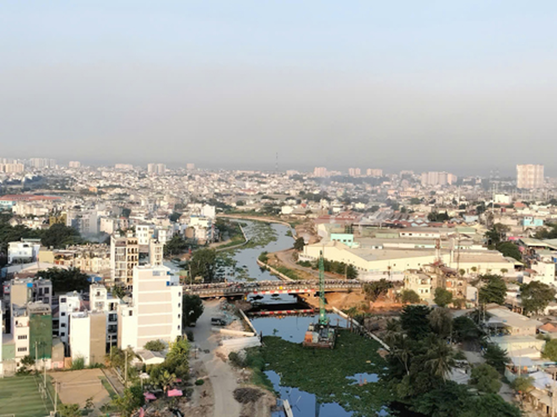 Bảng gi&aacute; đất được đ&aacute;nh gi&aacute; gi&uacute;p c&ocirc;ng t&aacute;c giải ng&acirc;n đầu tư c&ocirc;ng chuyển biến tốt. Trong ảnh: C&ocirc;ng trường k&ecirc;nh Tham Lương - Bến C&aacute;t - rạch Nước L&ecirc;n  Ảnh: QUỐC ANH