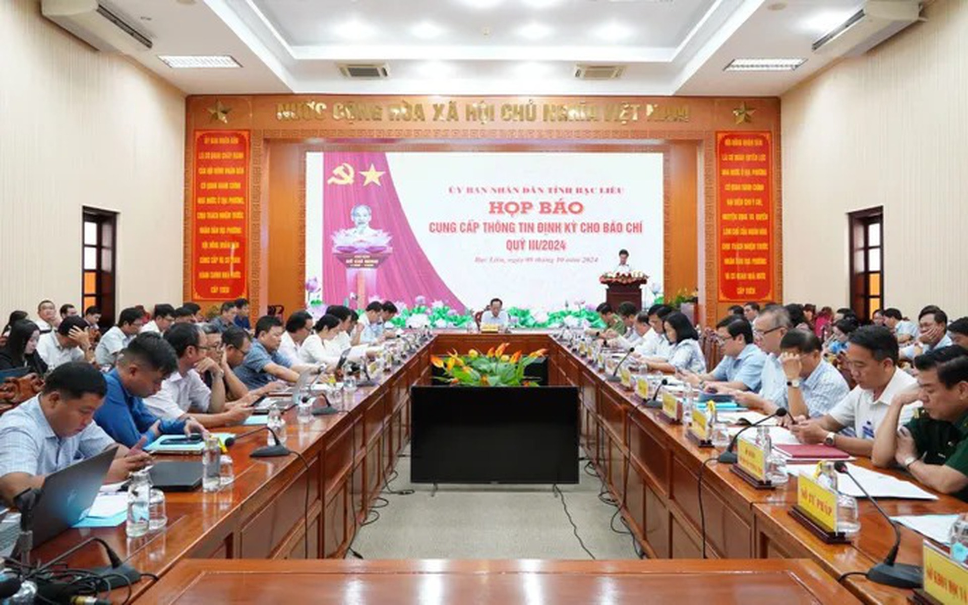 Gi&aacute;m đốc doanh nghiệp bị khởi tố v&igrave; đ&aacute;nh bạc
