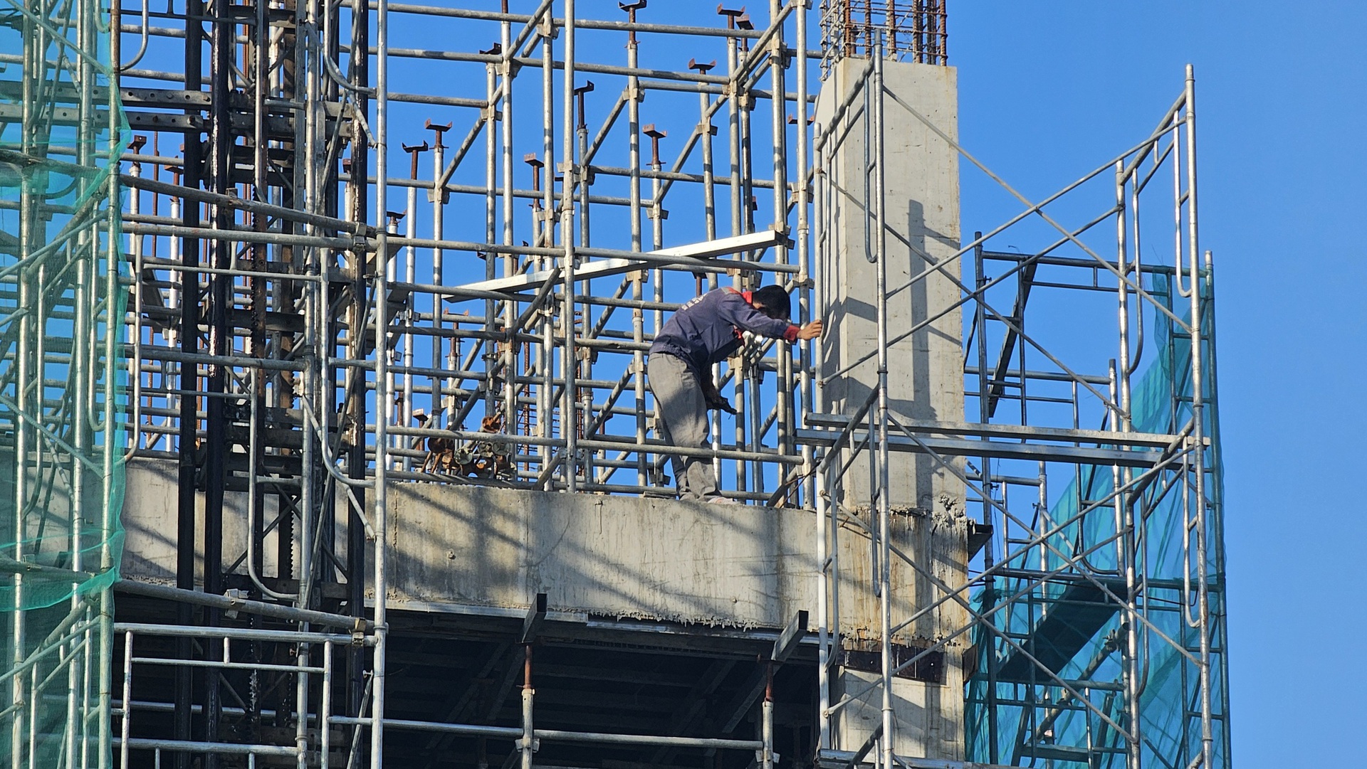 Chủ đầu tư chỉ đạo "n&oacute;ng" nh&agrave; thầu lơ l&agrave; c&ocirc;ng t&aacute;c an to&agrave;n lao động- Ảnh 8.