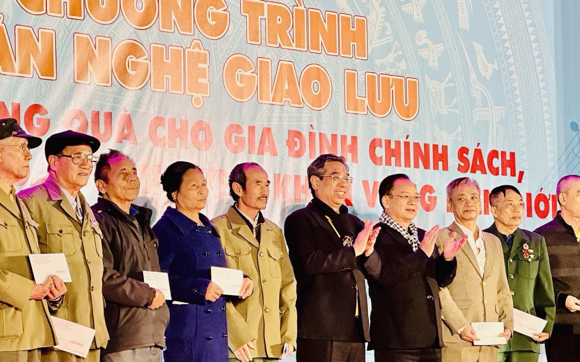 Chương tr&igrave;nh văn nghệ tri &acirc;n "Điện Bi&ecirc;n Phủ - Bản h&ugrave;ng ca thế kỷ": H&agrave;o h&ugrave;ng, nghĩa t&igrave;nh