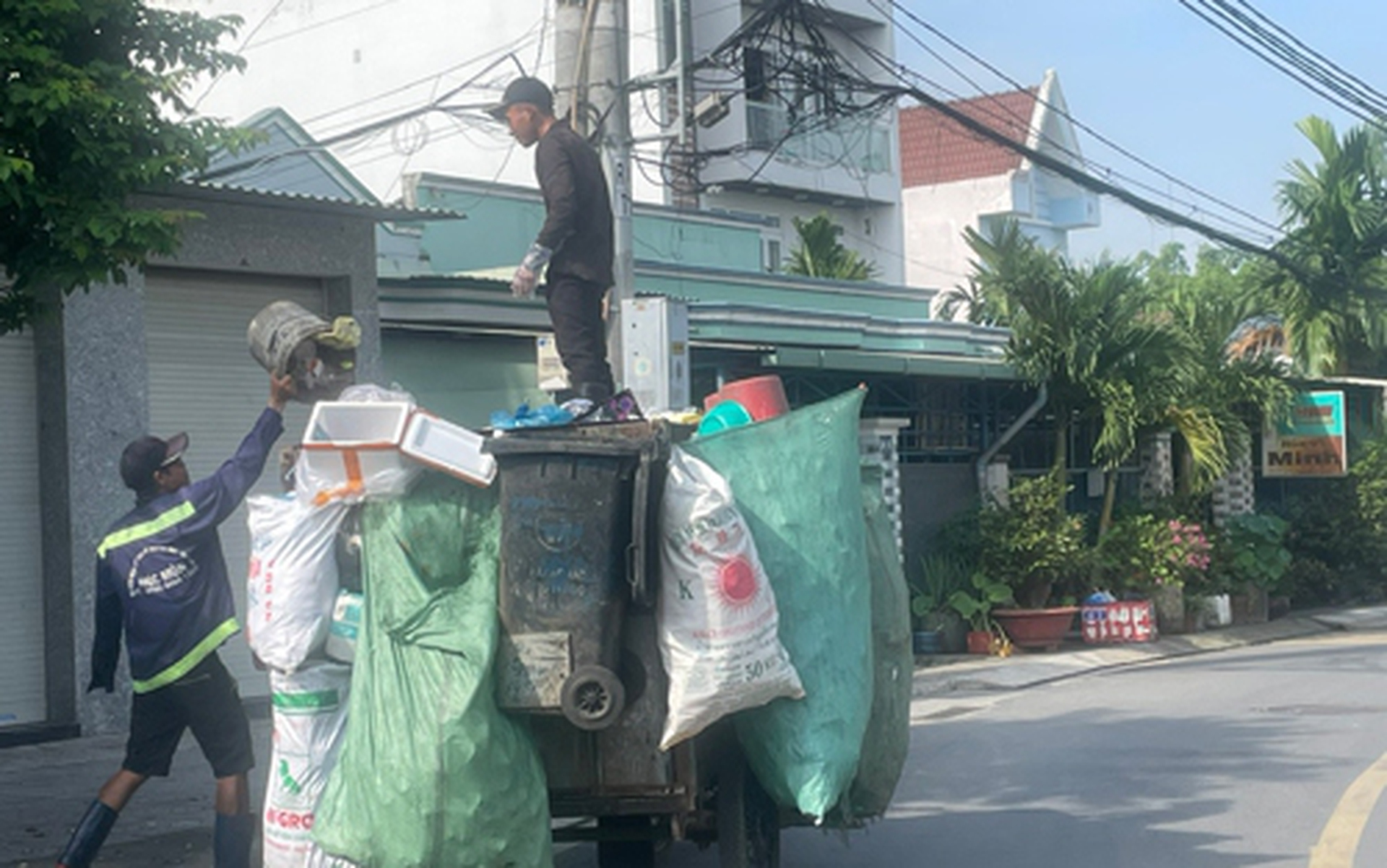 Đ&aacute;p số cho r&aacute;c thải (*): C&aacute;ch l&agrave;m phải c&ocirc;ng bằng