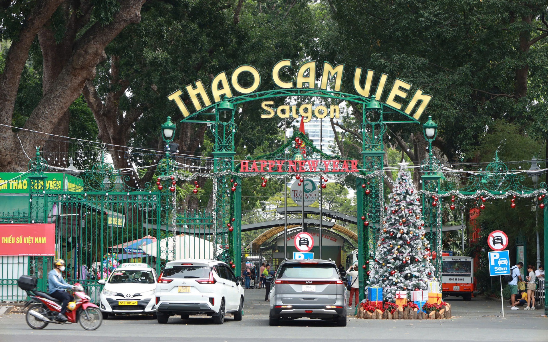 Gi&aacute;m đốc Thảo Cầm Vi&ecirc;n S&agrave;i G&ograve;n l&ecirc;n tiếng về khoản nợ 800 tỉ đồng