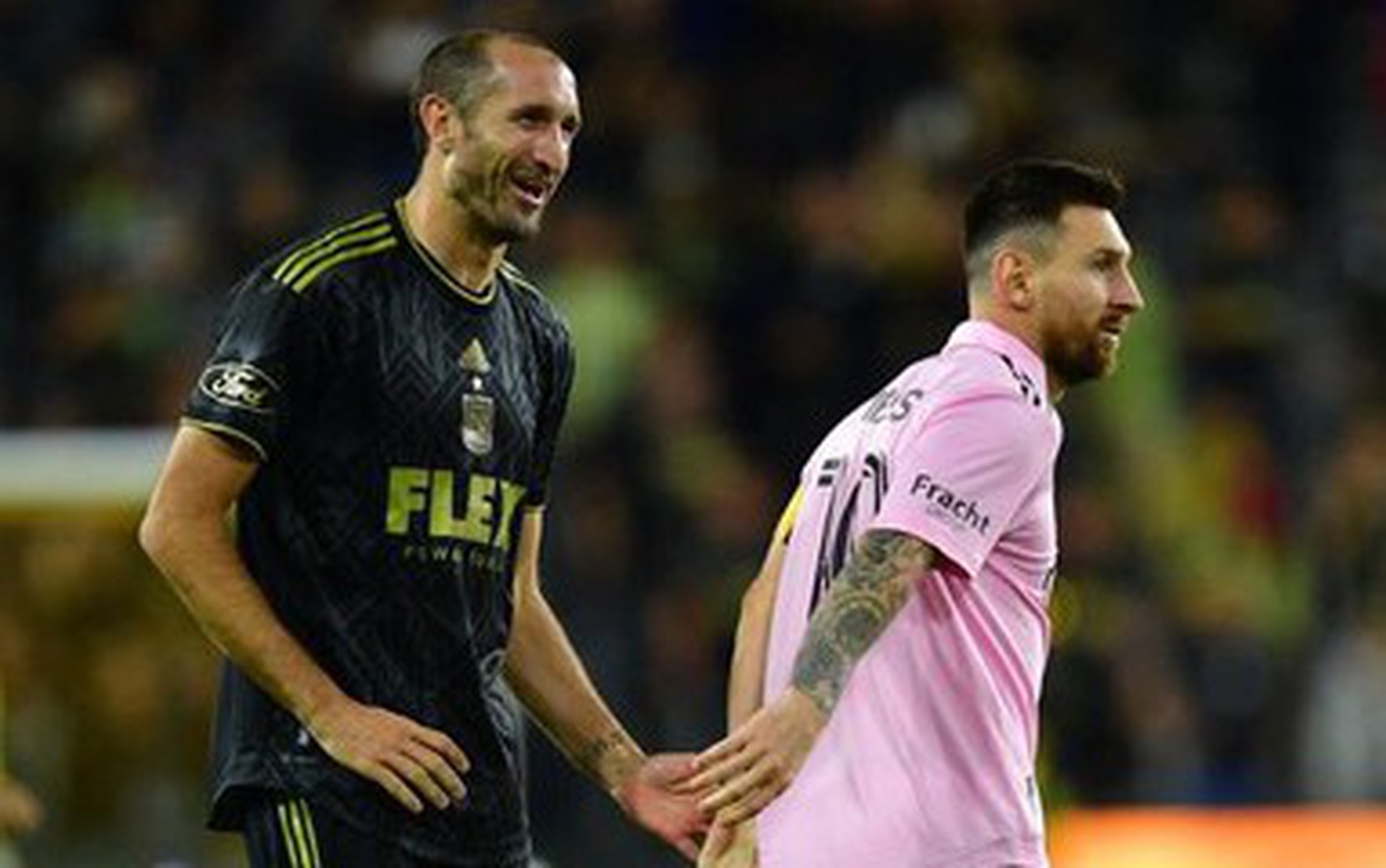 Huyền thoại Juventus chỉ ra kh&iacute;a cạnh m&agrave; Messi hơn Ronaldo