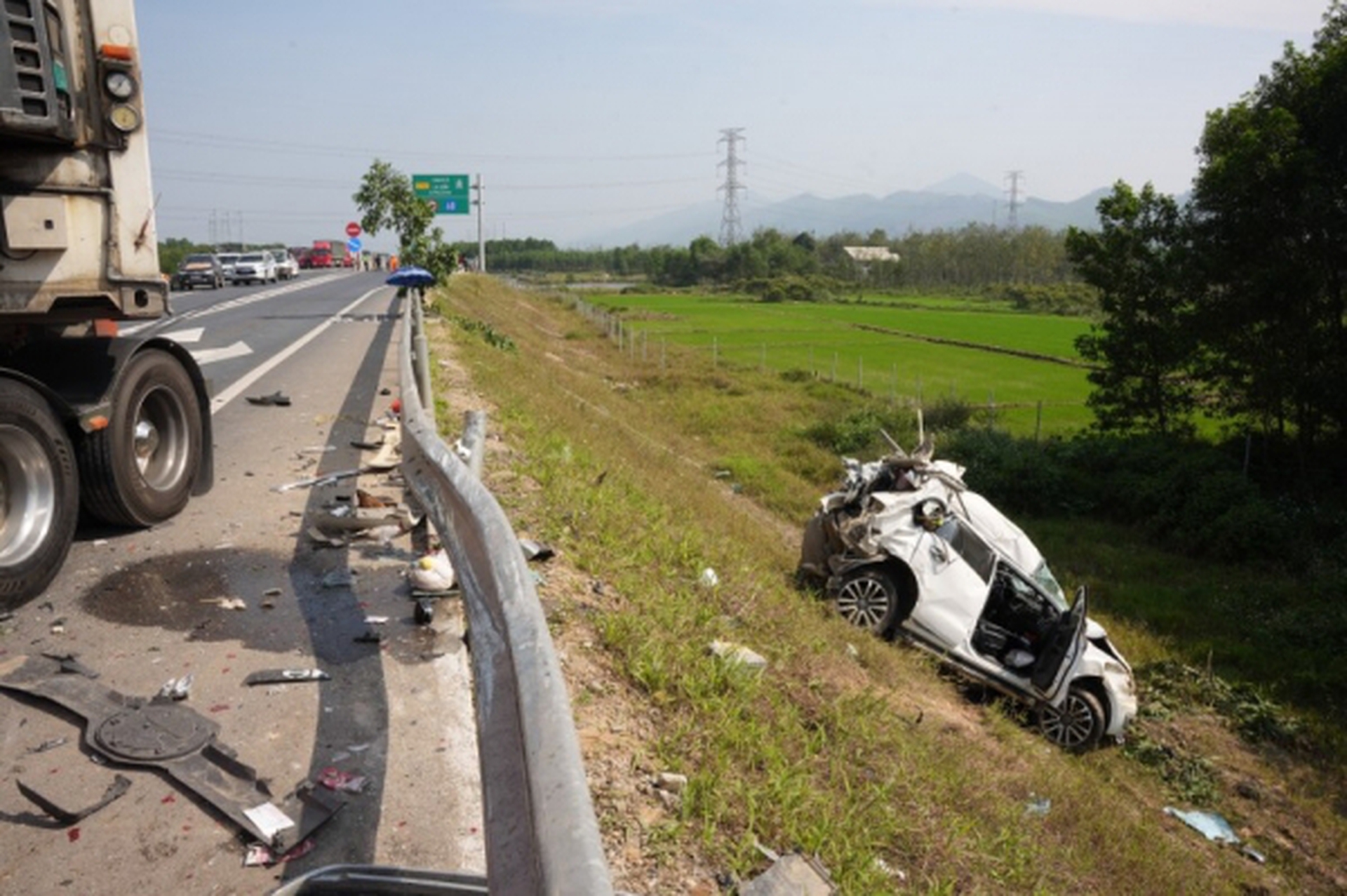 Thủ tướng: R&agrave; so&aacute;t tổ chức giao th&ocirc;ng tuyến cao tốc Cam Lộ - La Sơn- Ảnh 1.