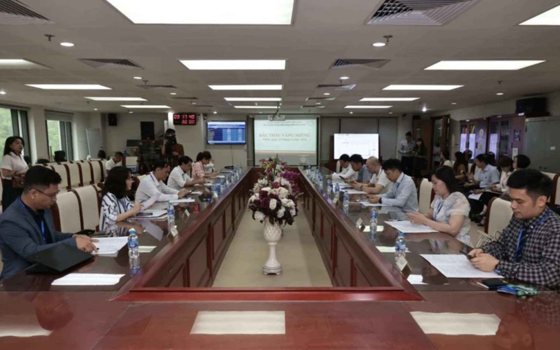 Gi&aacute; tr&uacute;ng đấu thầu v&agrave;ng miếng cao nhất  81.330.000 đồng/lượng