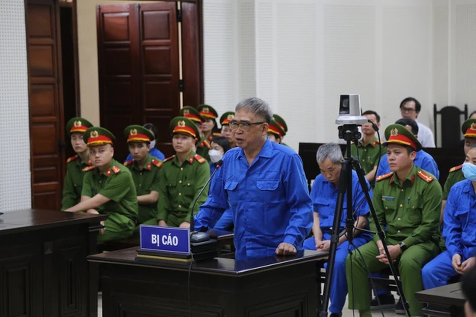 Cựu gi&aacute;m đốc C&ocirc;ng an Hải Ph&ograve;ng Đỗ Hữu Ca kh&aacute;ng c&aacute;o- Ảnh 1.
