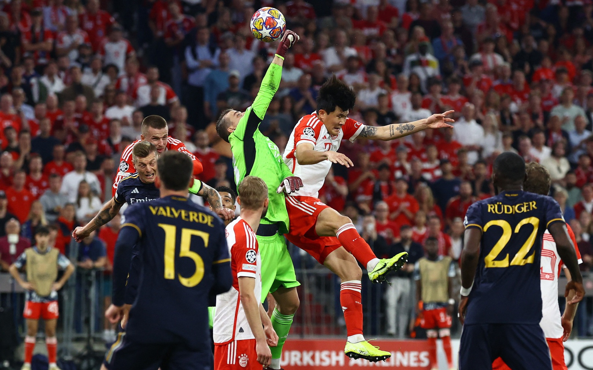Đại chiến nảy lửa, Real Madrid h&ograve;a th&oacute;t tim chủ nh&agrave; Bayern Munich