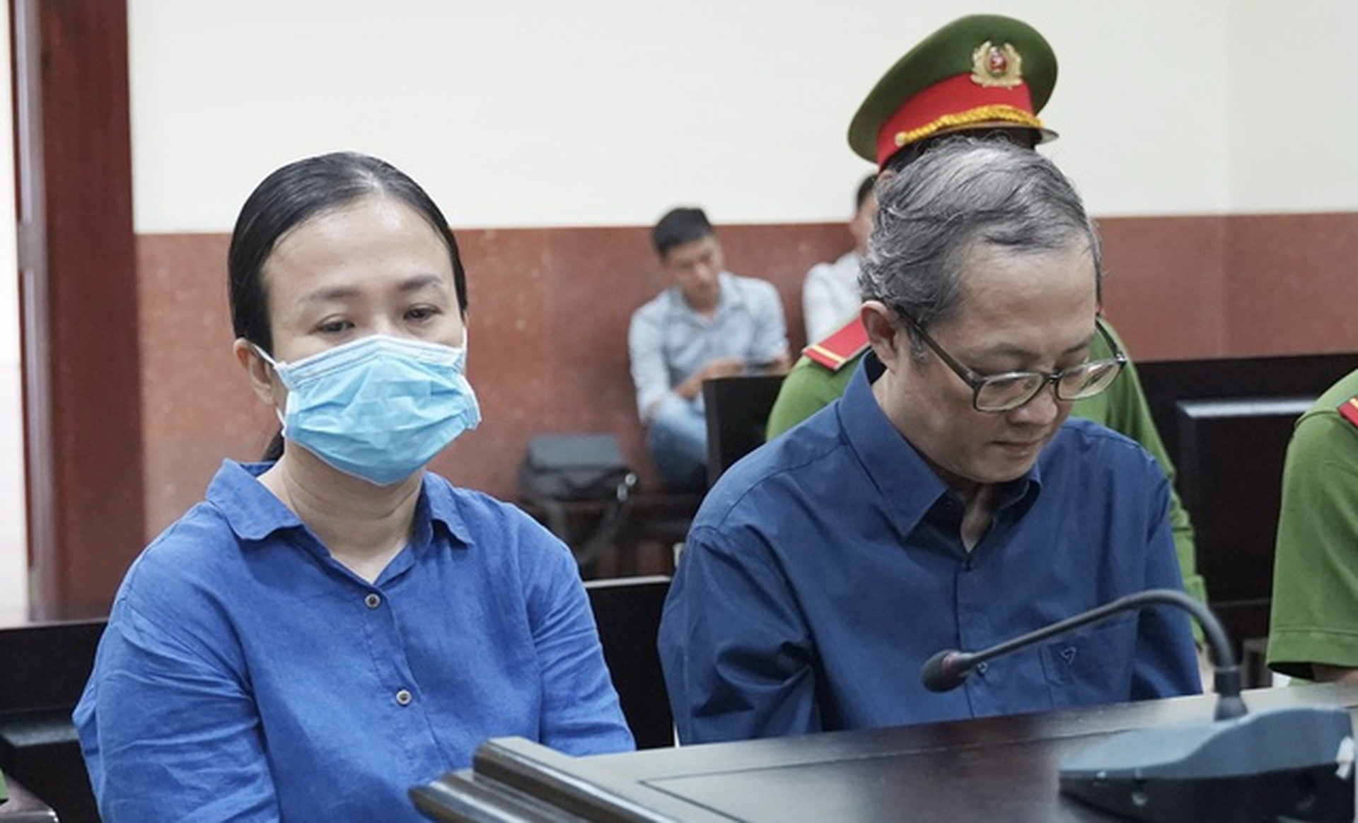 Cựu gi&aacute;m đốc Bệnh viện TP Thủ Đức lại hầu to&agrave;- Ảnh 1.