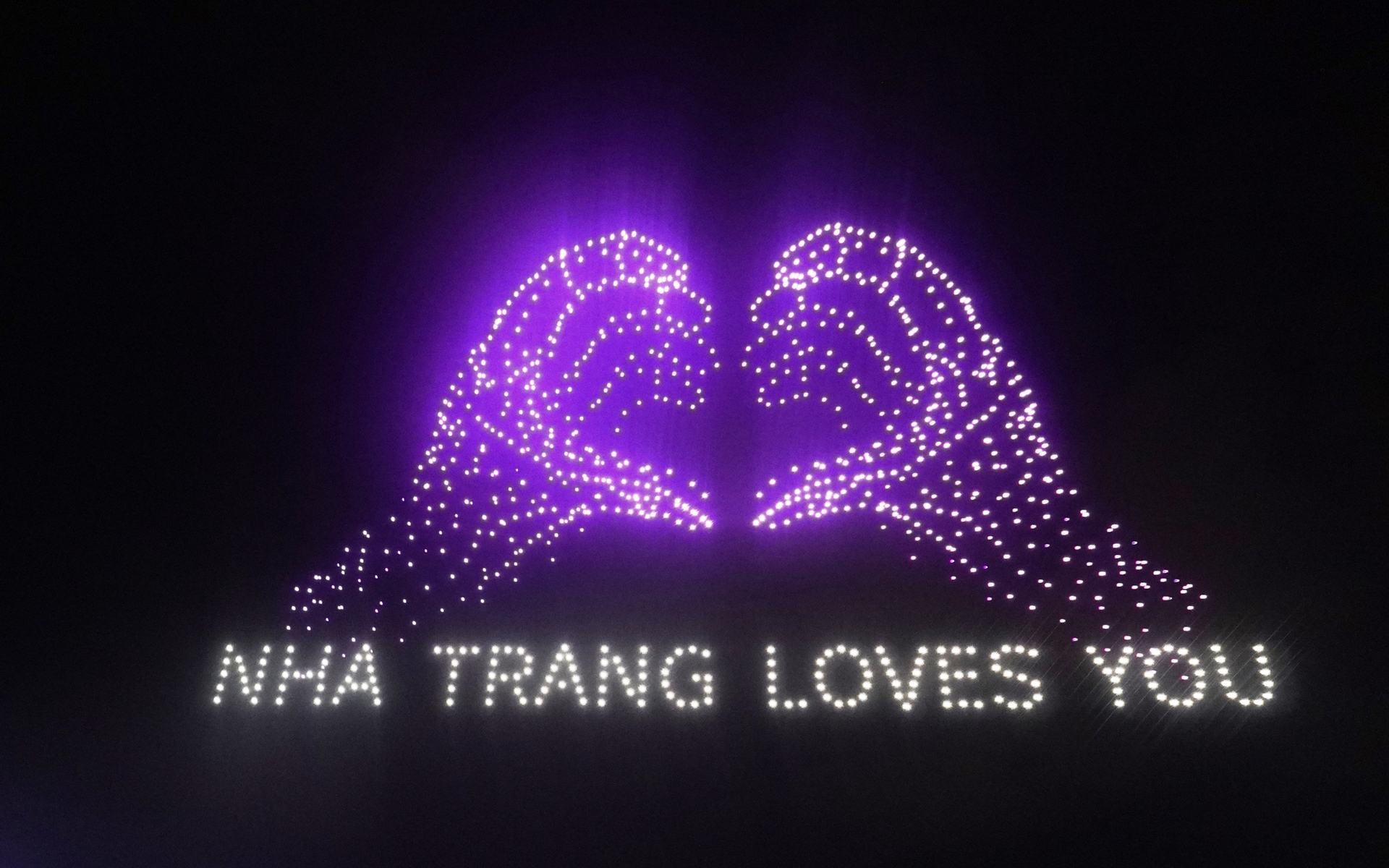 CLIP: Ấn tượng thi drone light giữa đội H&agrave;n Quốc &ndash; Trung Quốc tr&ecirc;n bầu trời Nha Trang