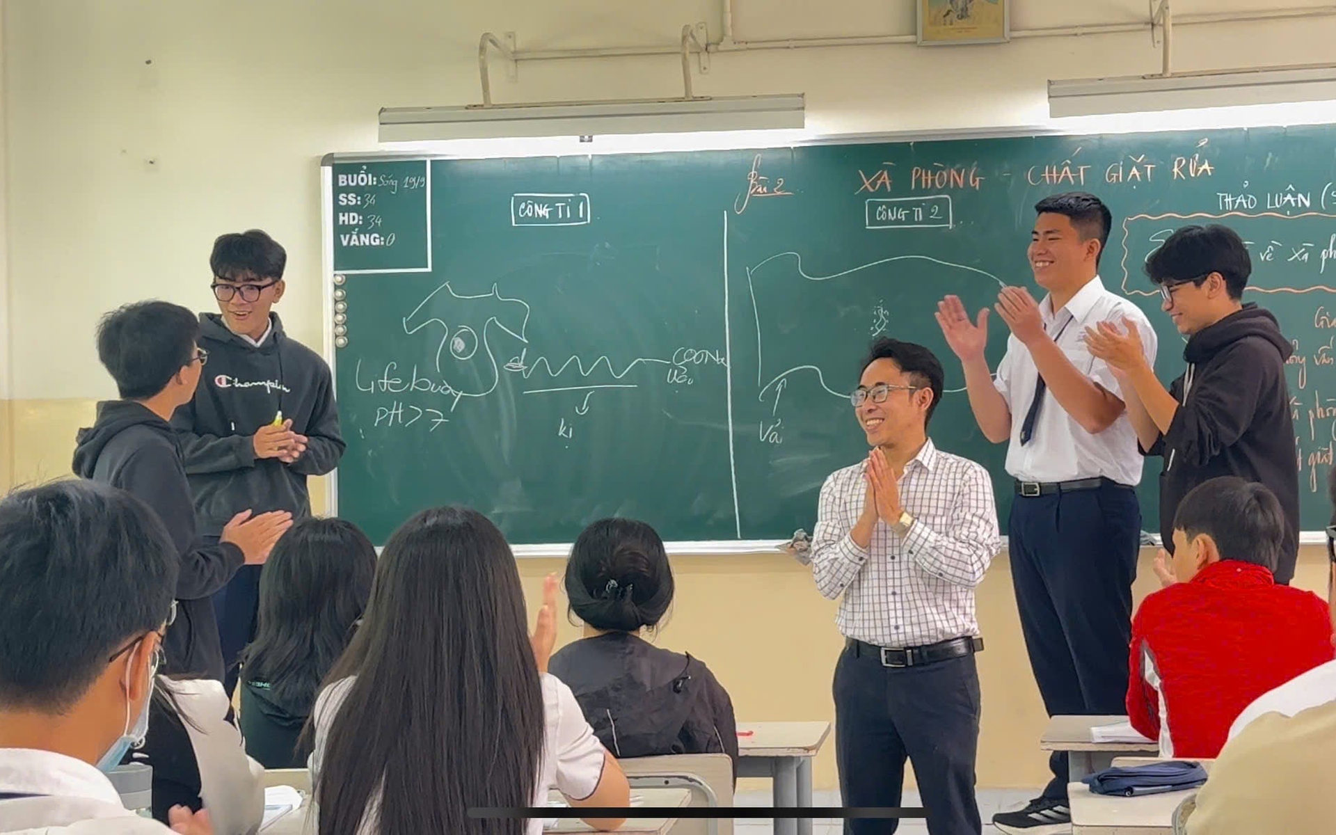 Chật vật với chương tr&igrave;nh gi&aacute;o dục phổ th&ocirc;ng mới