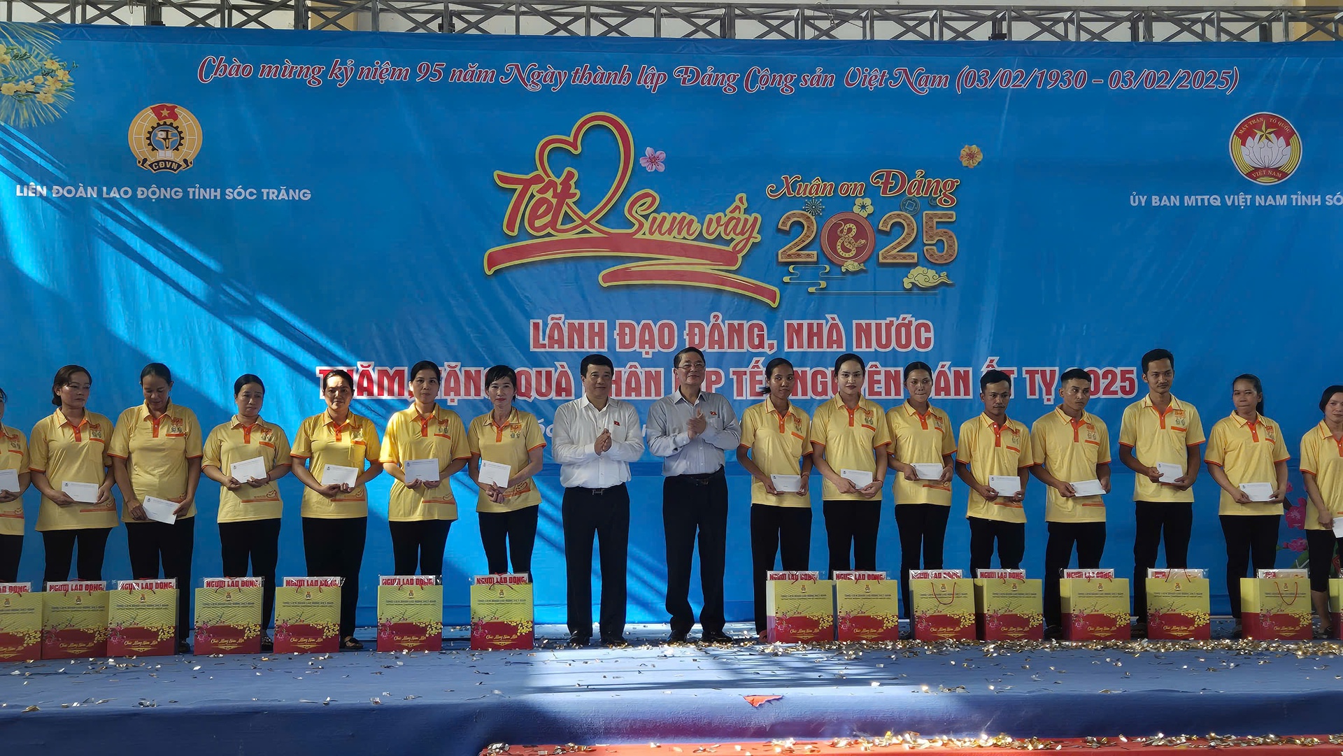 H&agrave;ng ng&agrave;n suất qu&agrave; Tết tặng người d&acirc;n v&agrave; c&ocirc;ng nh&acirc;n - lao động ở C&agrave; Mau, S&oacute;c Trăng- Ảnh 9.