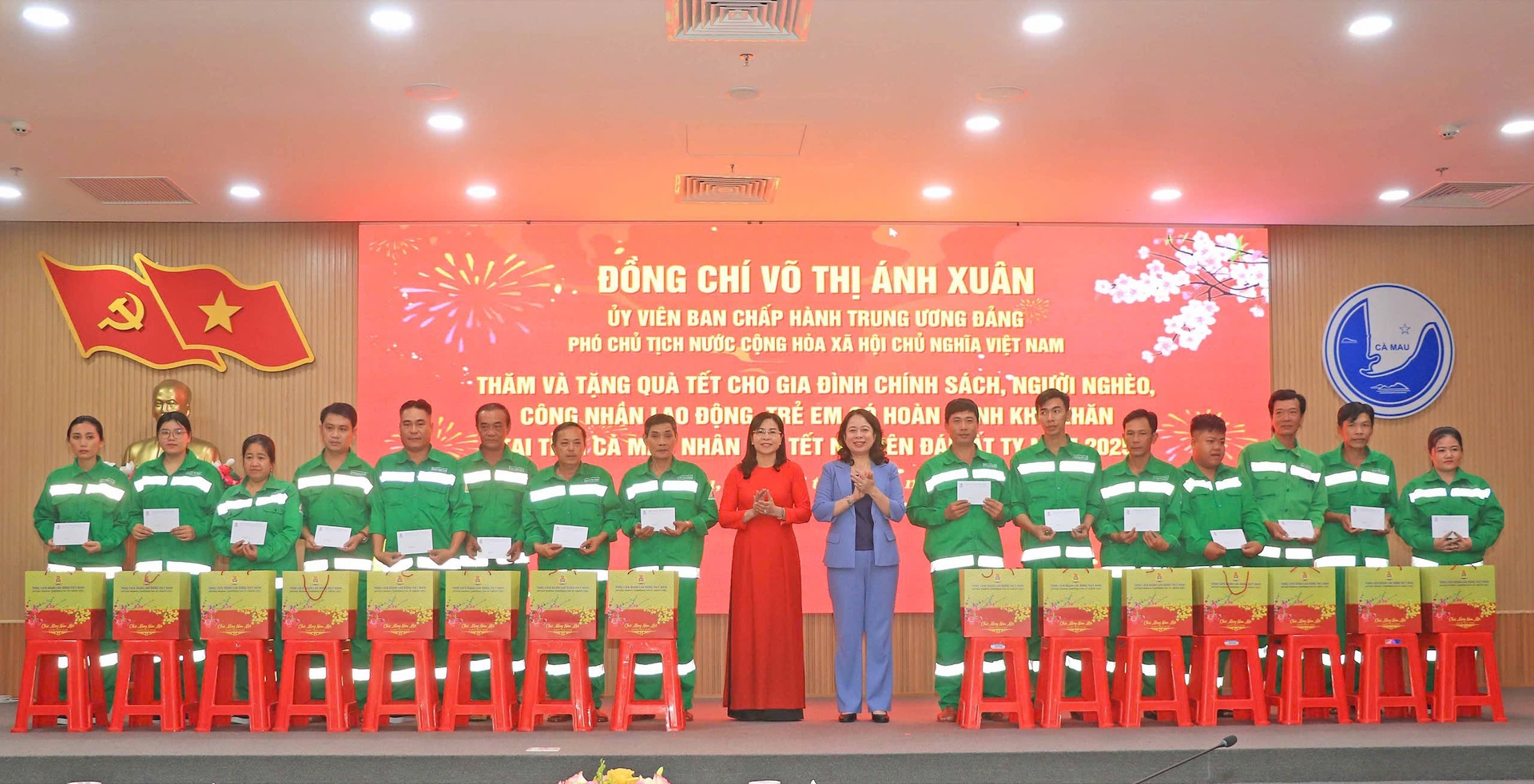 H&agrave;ng ng&agrave;n suất qu&agrave; Tết tặng người d&acirc;n v&agrave; c&ocirc;ng nh&acirc;n - lao động ở C&agrave; Mau, S&oacute;c Trăng- Ảnh 1.