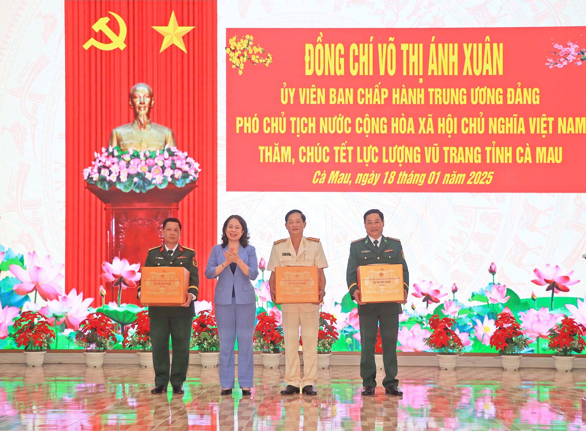 H&agrave;ng ng&agrave;n suất qu&agrave; Tết tặng người d&acirc;n v&agrave; c&ocirc;ng nh&acirc;n - lao động ở C&agrave; Mau, S&oacute;c Trăng- Ảnh 4.