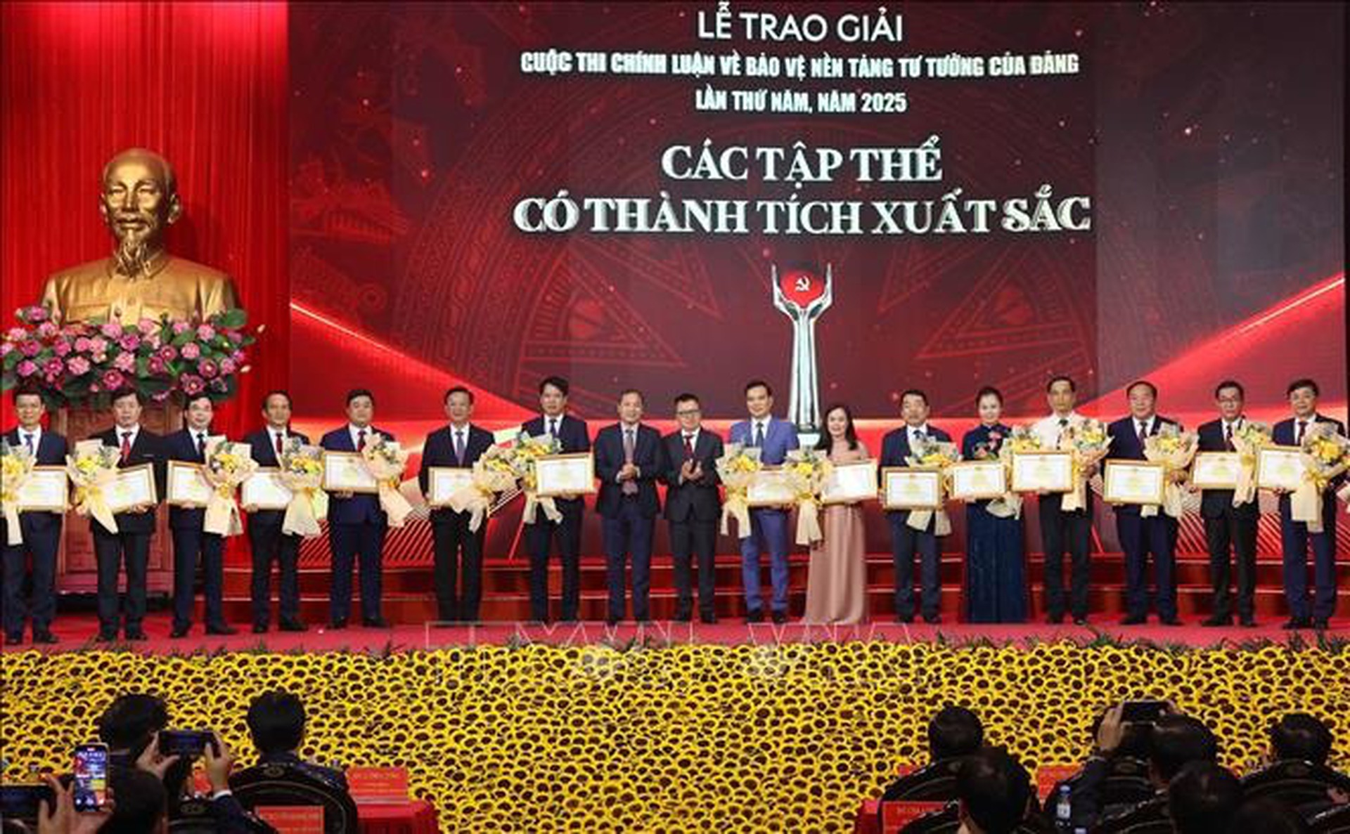 Trao giải Cuộc thi ch&iacute;nh luận bảo vệ nền tảng tư tưởng của Đảng lần thứ 5, năm 2025 - Ảnh 4.