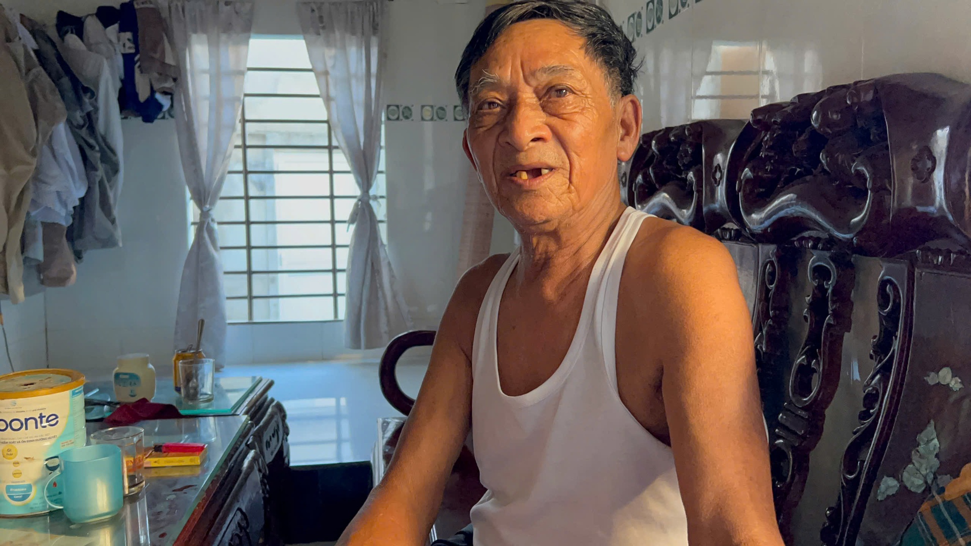 Kinh ho&agrave;ng si&ecirc;u b&atilde;o 40 năm trước - Ảnh 17.
