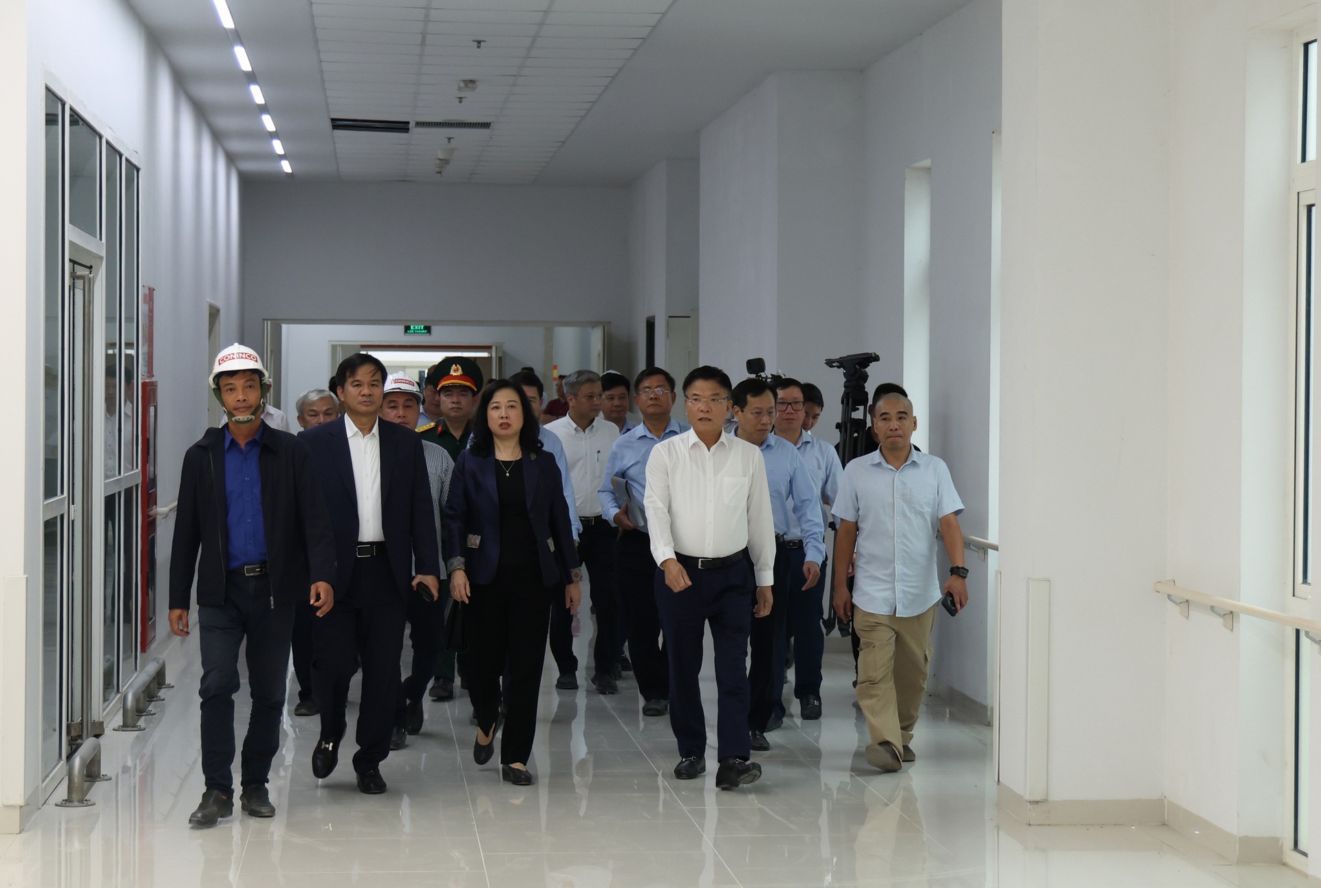 Ph&oacute; Thủ tướng L&ecirc; Th&agrave;nh Long th&uacute;c đẩy tiến độ dự &aacute;n Bệnh viện tại Ninh B&igrave;nh - Ảnh 1.
