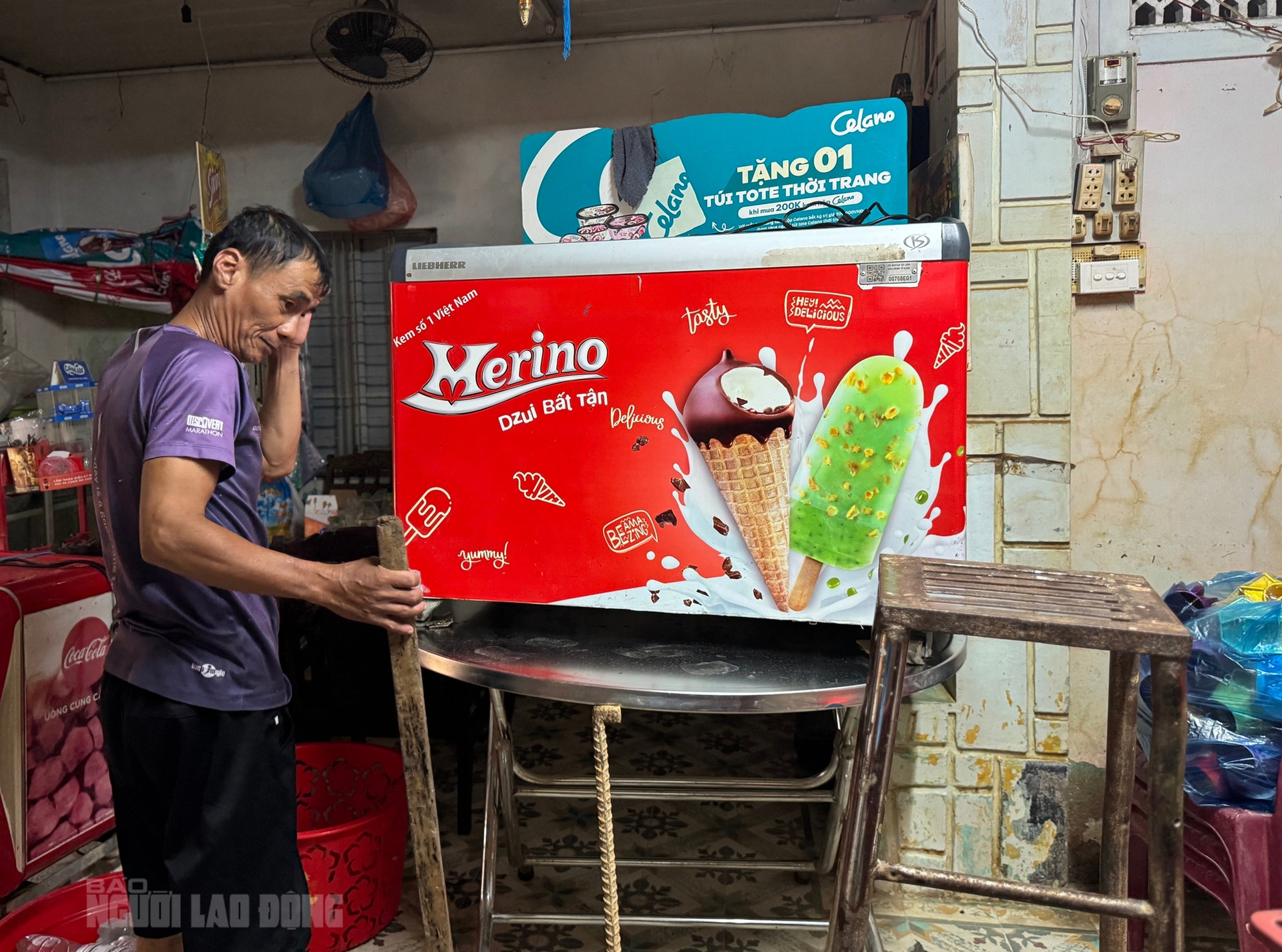 H&igrave;nh ảnh phố cổ Hội An ngập lụt , người d&acirc;n khẩn trương dọn dẹp t&agrave;i sản - Ảnh 7.