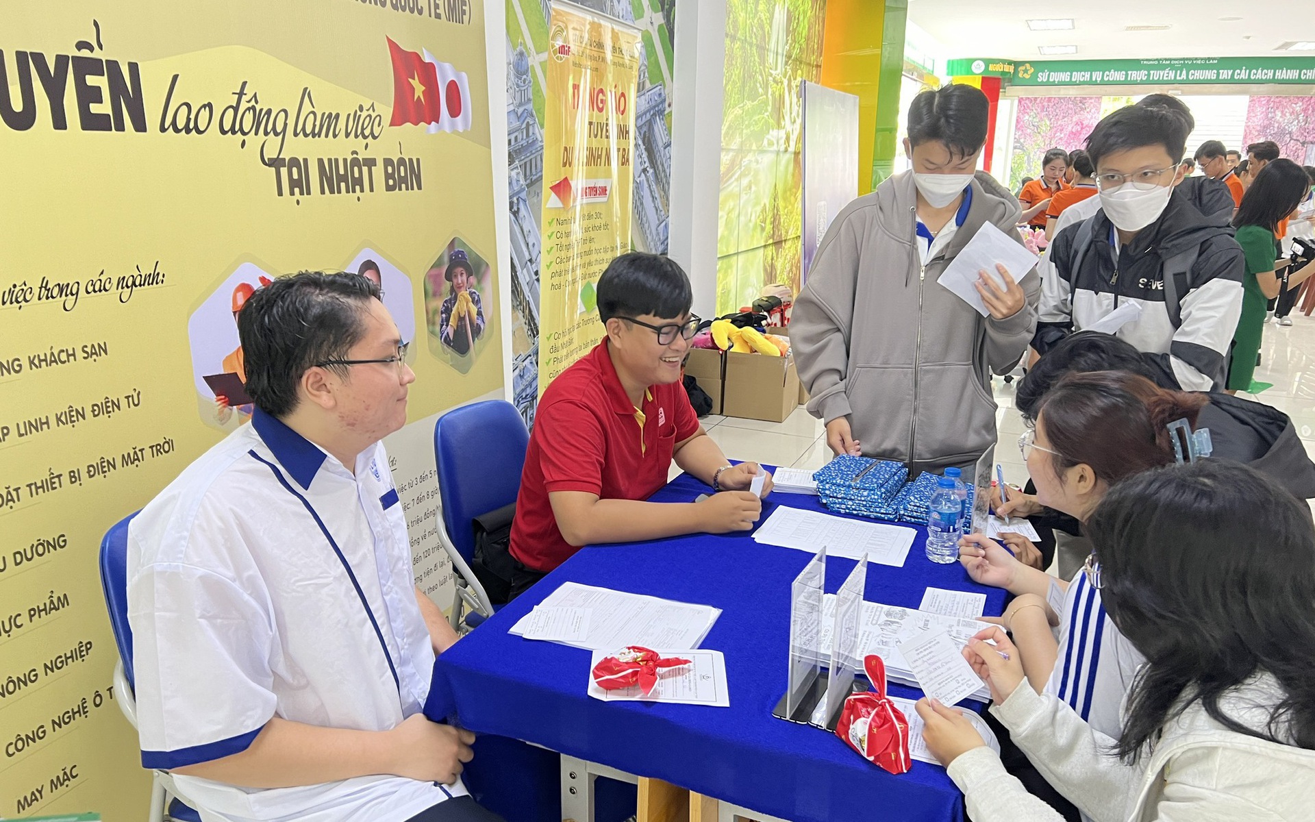 Siết điều kiện đưa lao động đi l&agrave;m việc ở nước ngo&agrave;i - Ảnh 2.