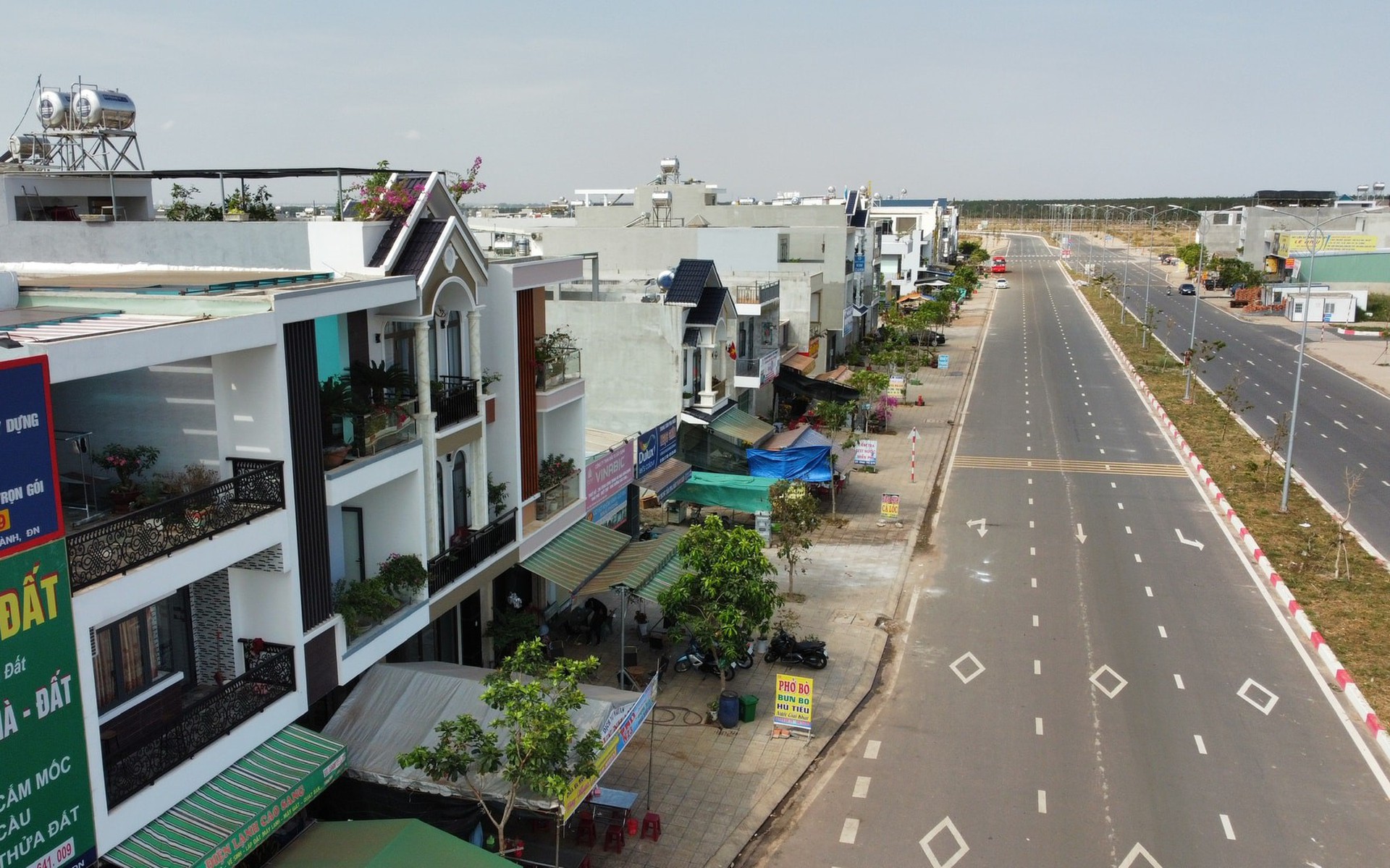 Bắt 3 l&atilde;nh đạo x&atilde; li&ecirc;n quan sai phạm đền b&ugrave; s&acirc;n bay Long Th&agrave;nh