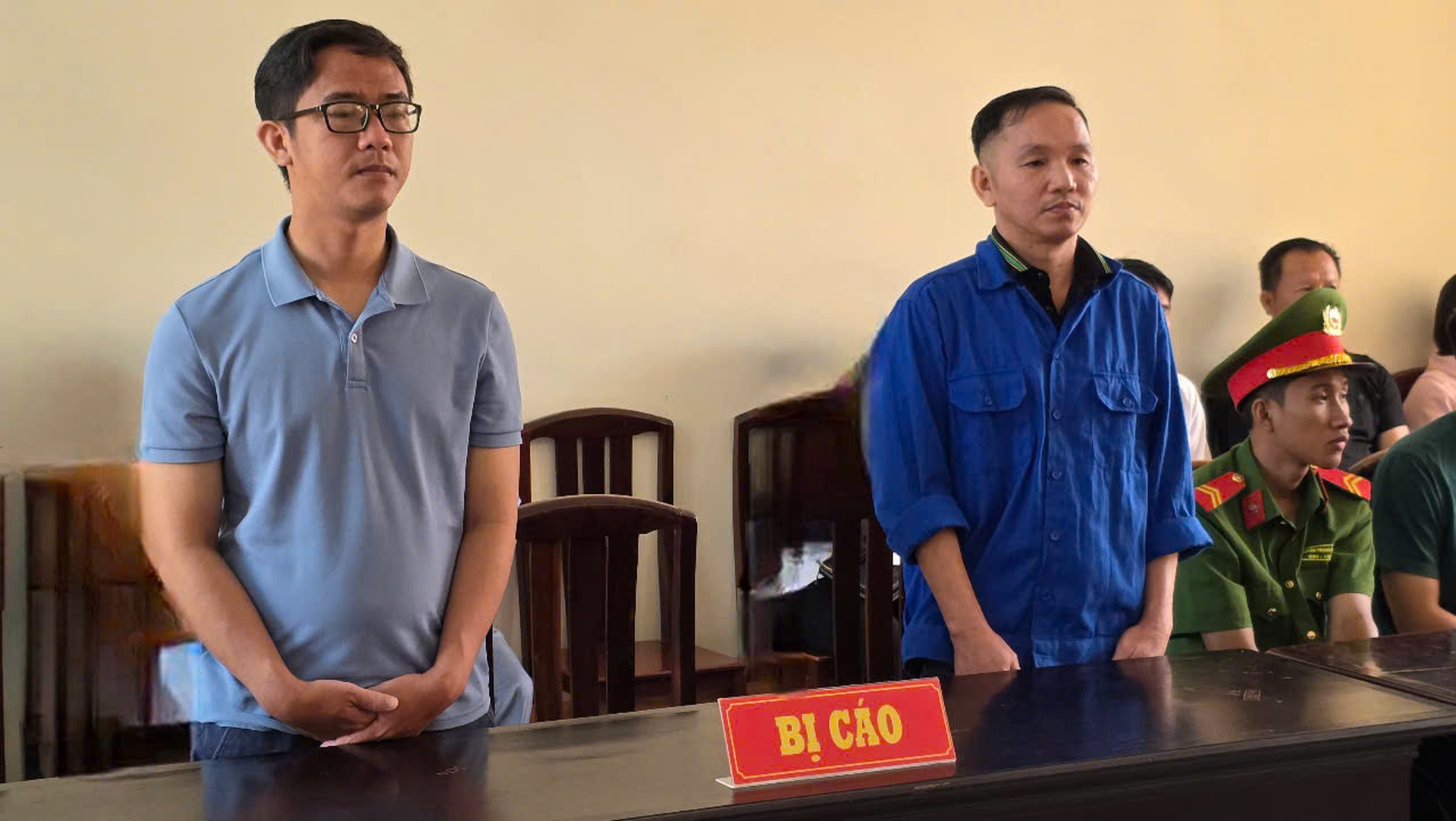 Nhận hối lộ, 2 c&aacute;n bộ t&agrave;i nguy&ecirc;n v&agrave; m&ocirc;i trường ở Ki&ecirc;n Giang lĩnh &aacute;n- Ảnh 1.