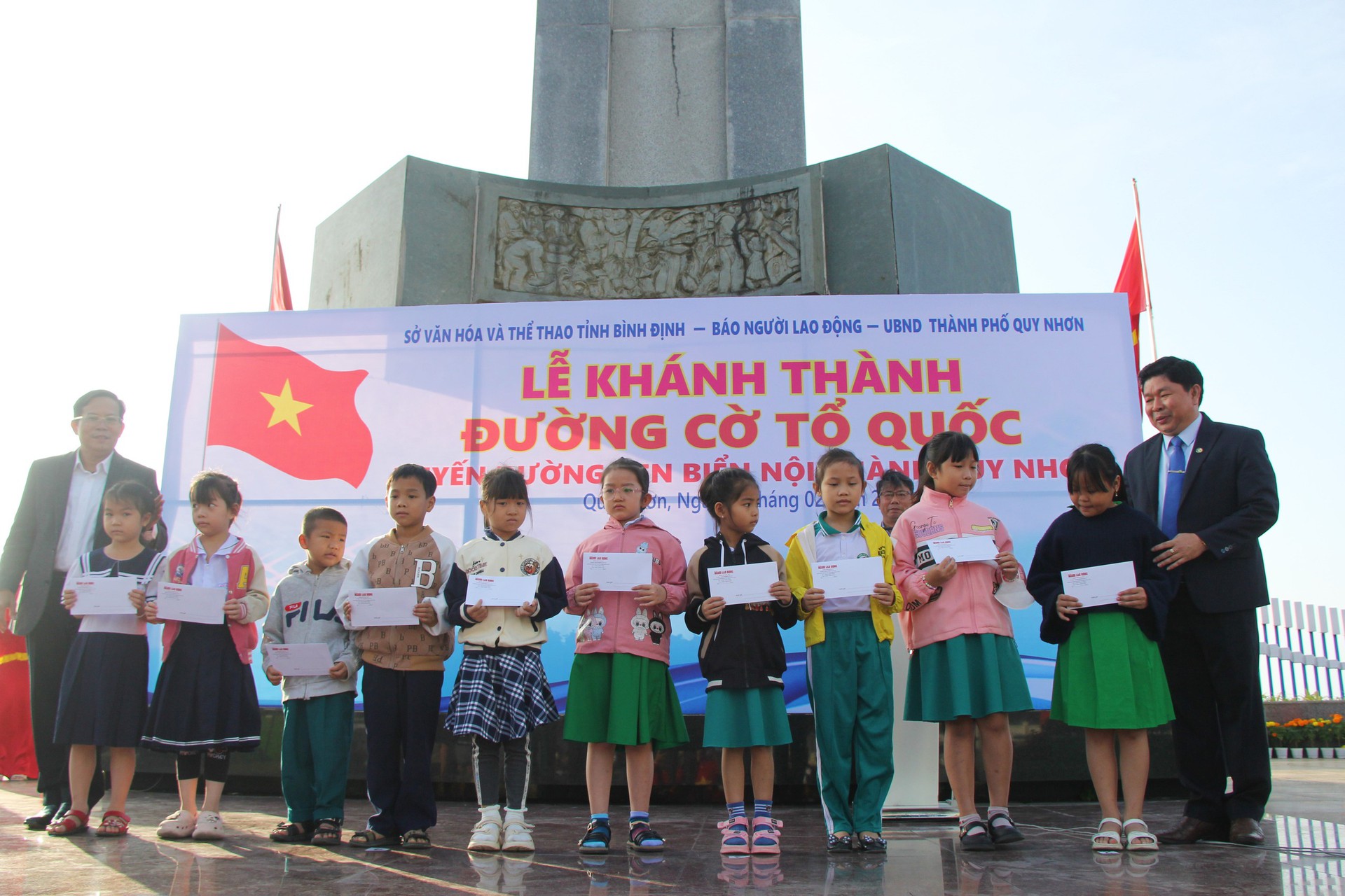 Kh&aacute;nh th&agrave;nh &ldquo;Đường cờ Tổ quốc&rdquo; tuyến đường ven biển nội th&agrave;nh đẹp nhất B&igrave;nh Định- Ảnh 8.