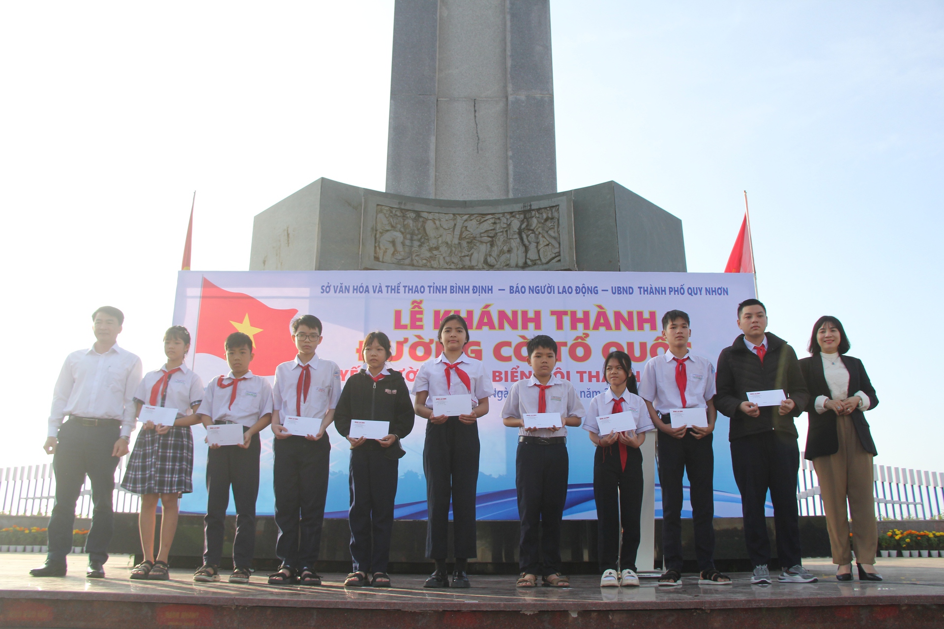 Kh&aacute;nh th&agrave;nh &ldquo;Đường cờ Tổ quốc&rdquo; tuyến đường ven biển nội th&agrave;nh đẹp nhất B&igrave;nh Định- Ảnh 9.