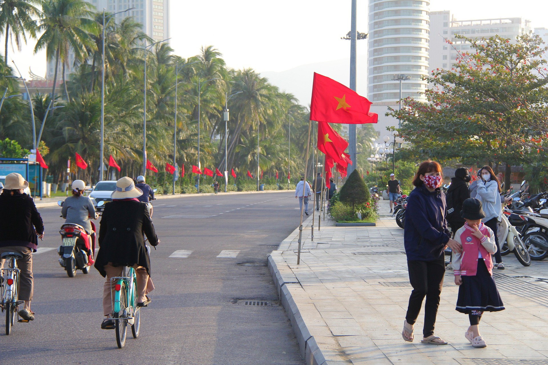 Kh&aacute;nh th&agrave;nh &ldquo;Đường cờ Tổ quốc&rdquo; tuyến đường ven biển nội th&agrave;nh đẹp nhất B&igrave;nh Định- Ảnh 14.